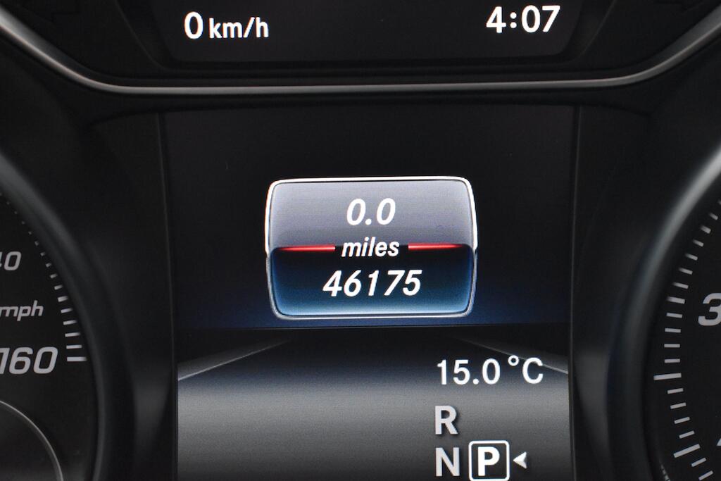 Mercedes-Benz Gla view 11