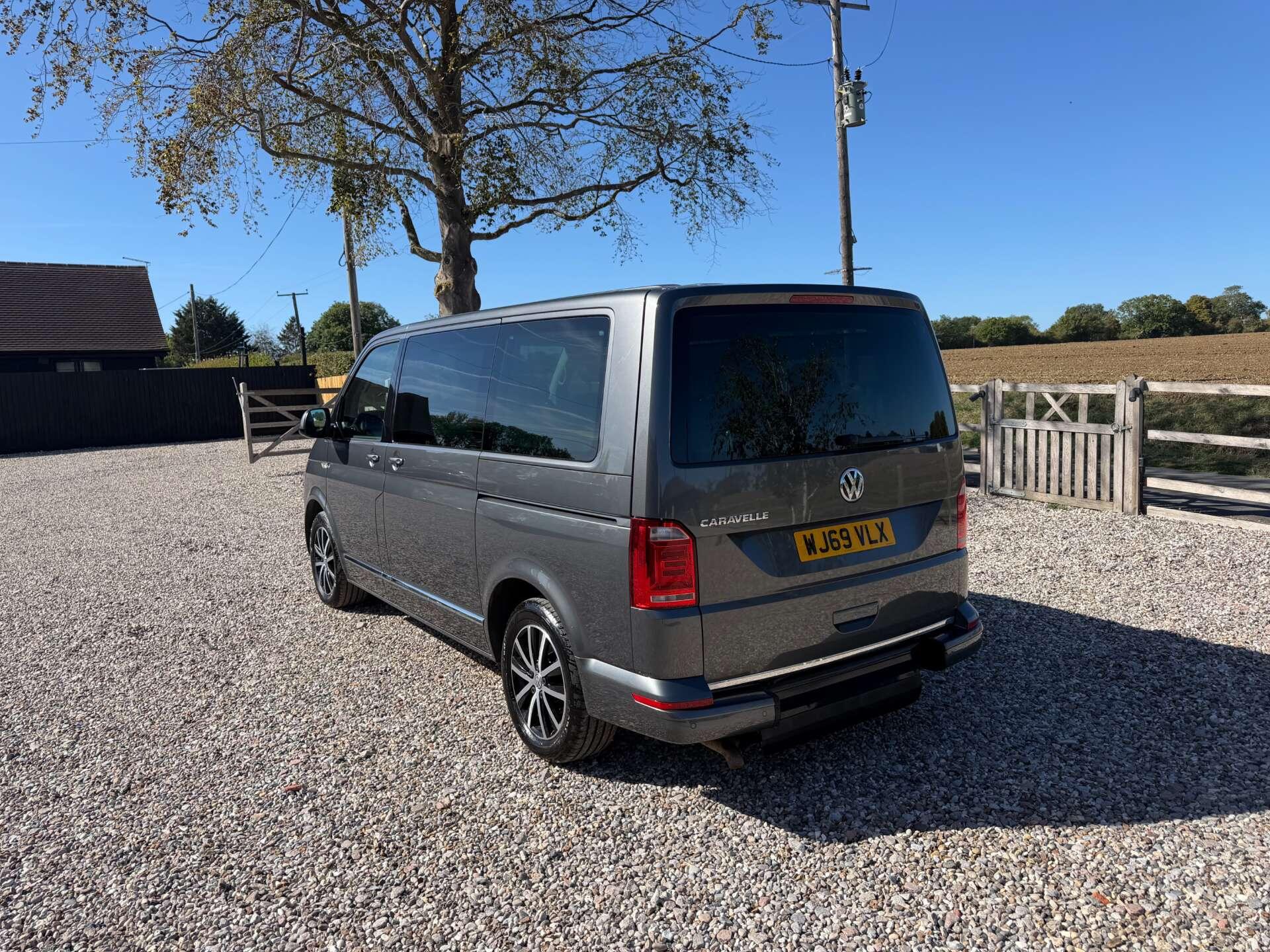 Volkswagen Caravelle view 3