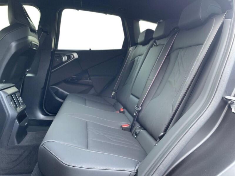 BMW X3 view 12