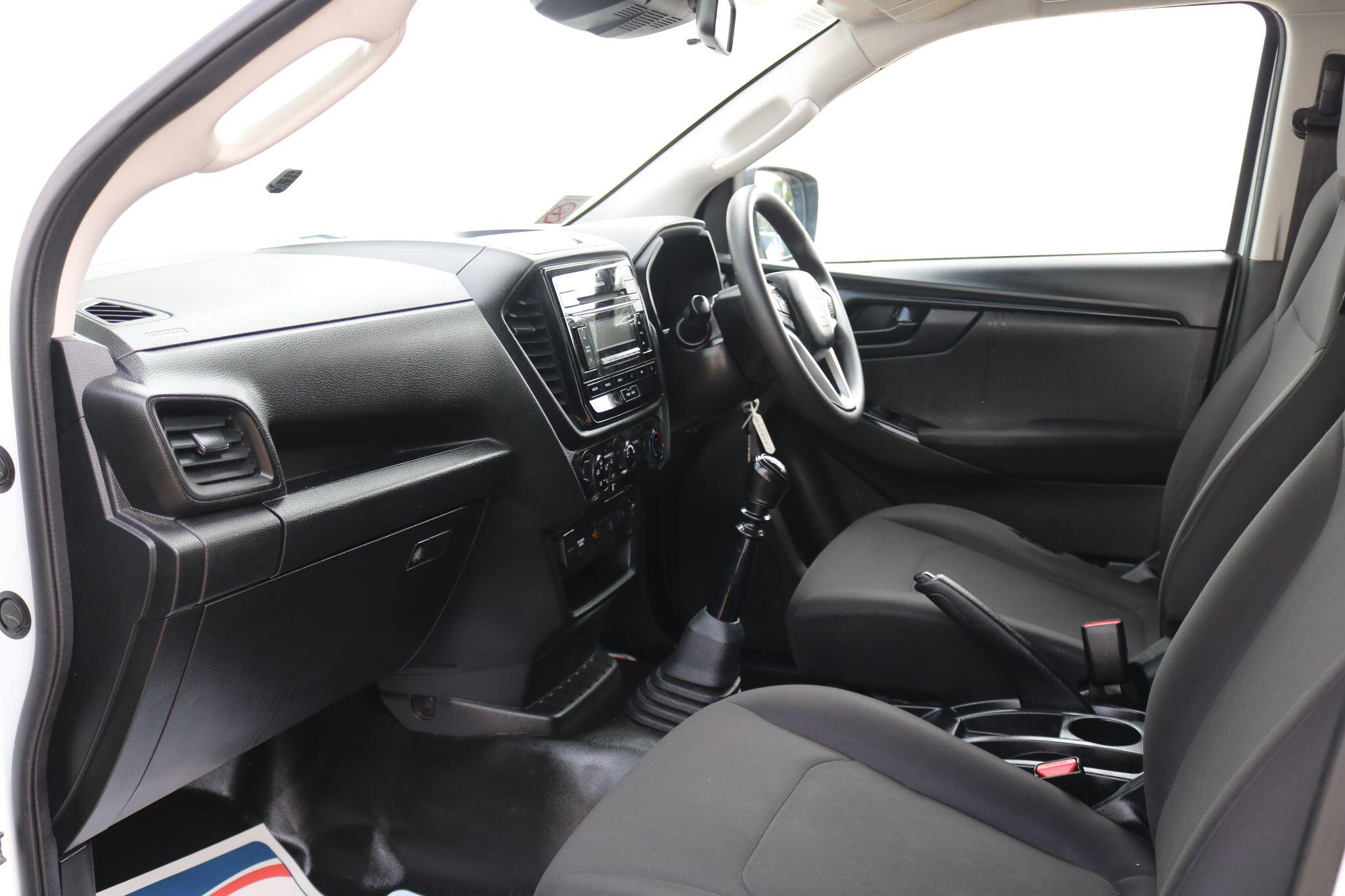 Isuzu D-Max view 9