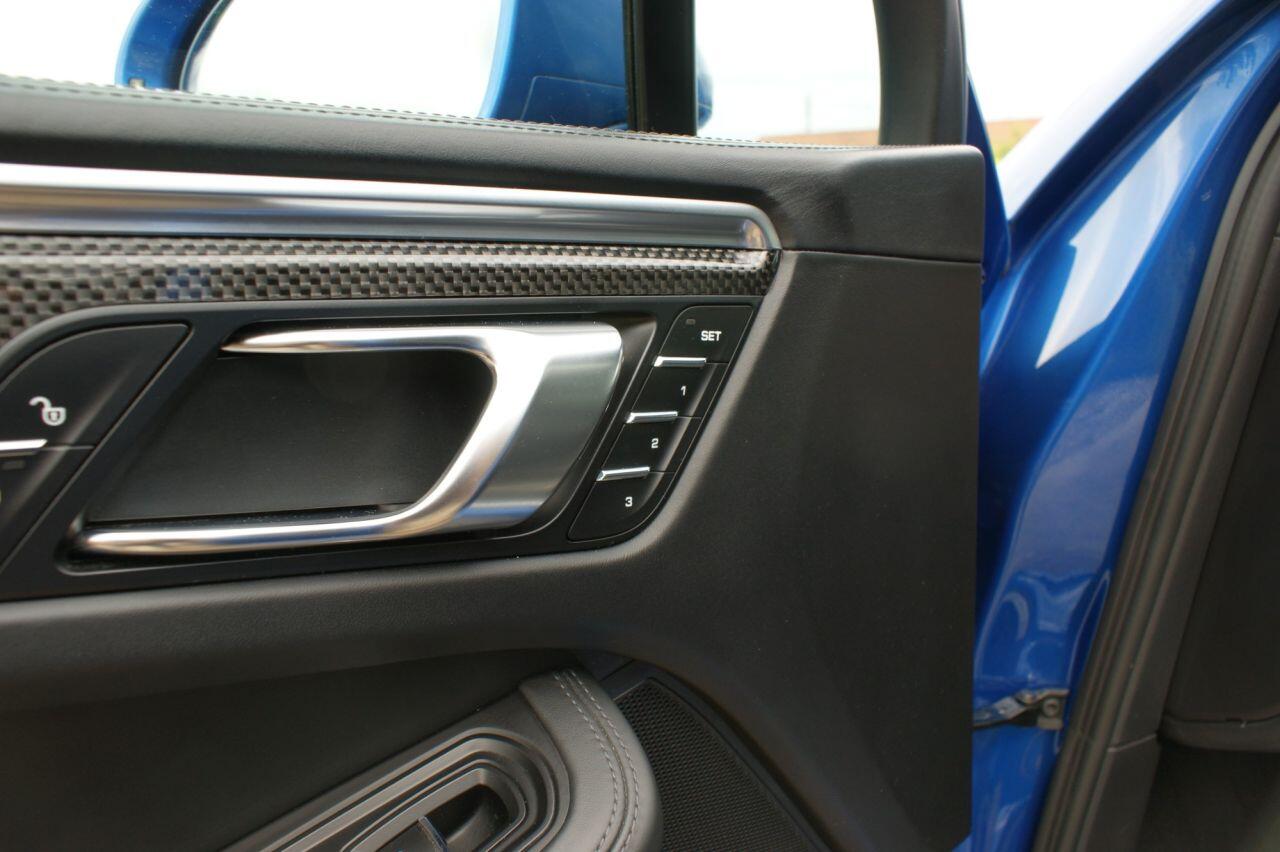 Porsche Macan view 35