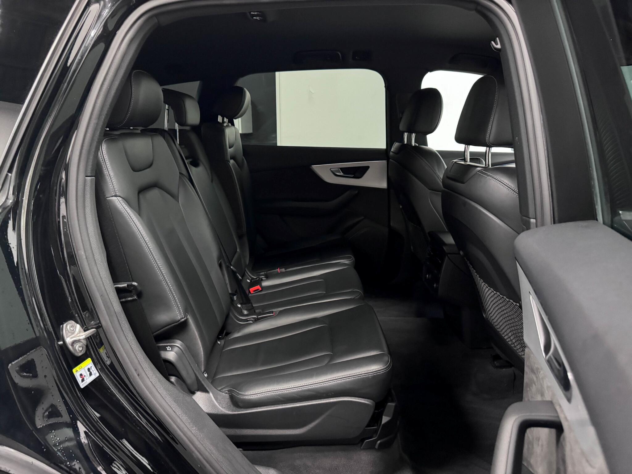 Audi Q7 view 31
