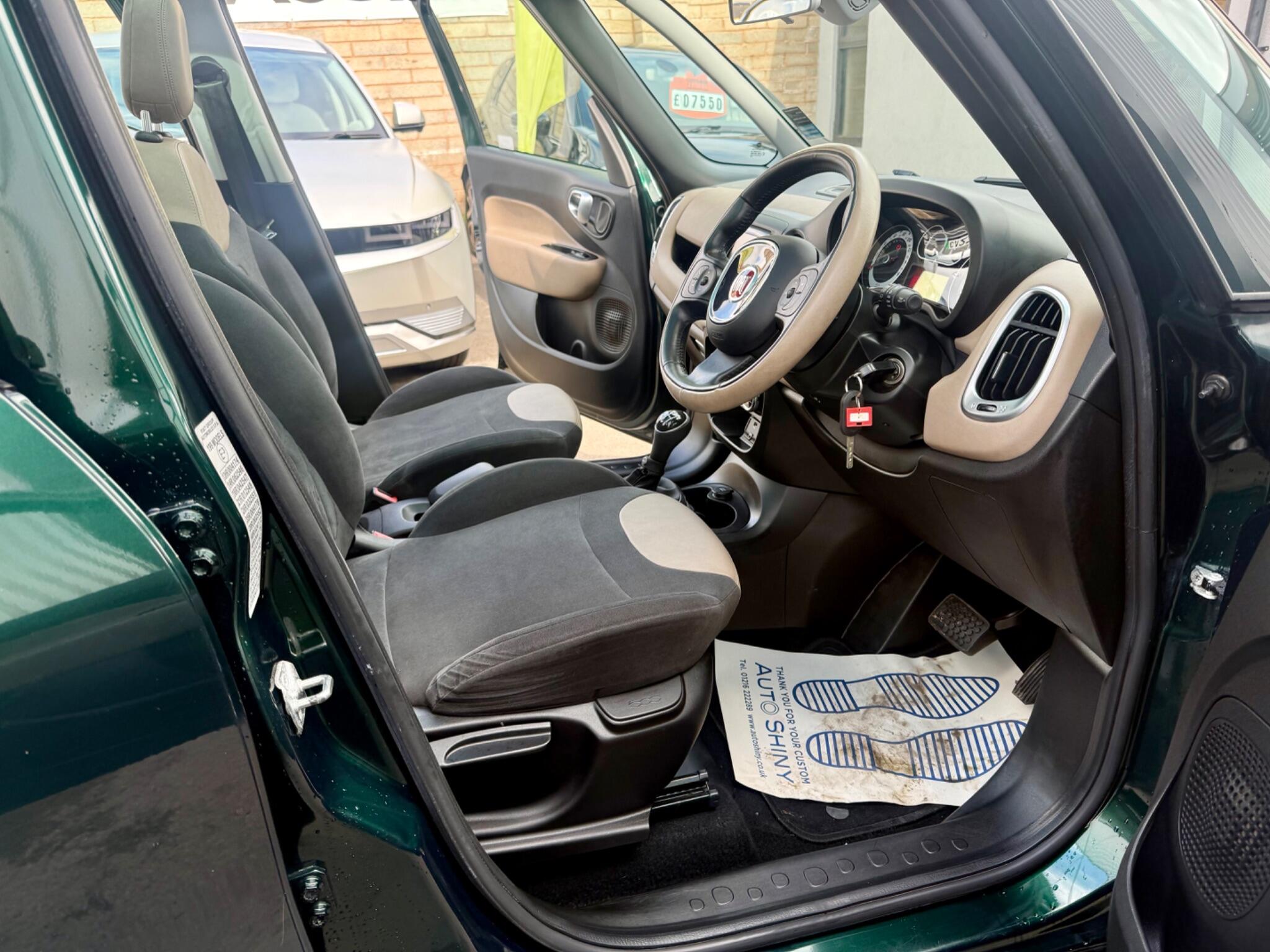 Fiat 500L view 10
