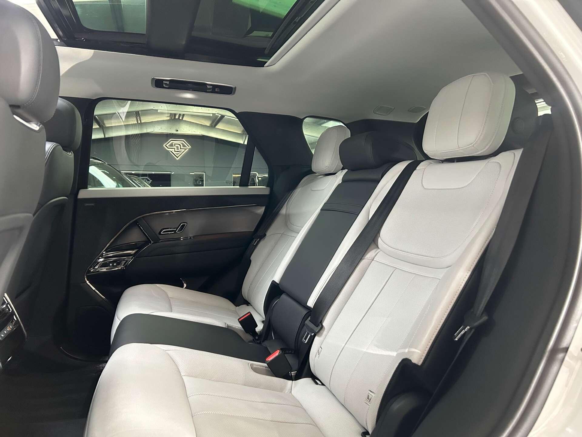 Land Rover Range Rover Sport view 23