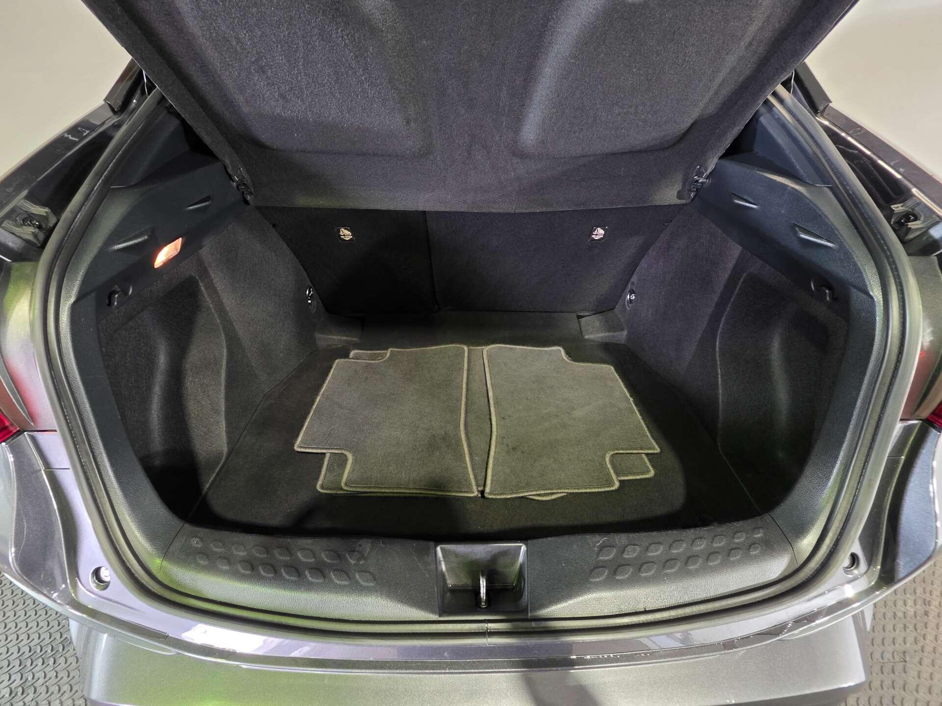 Toyota C-HR view 40