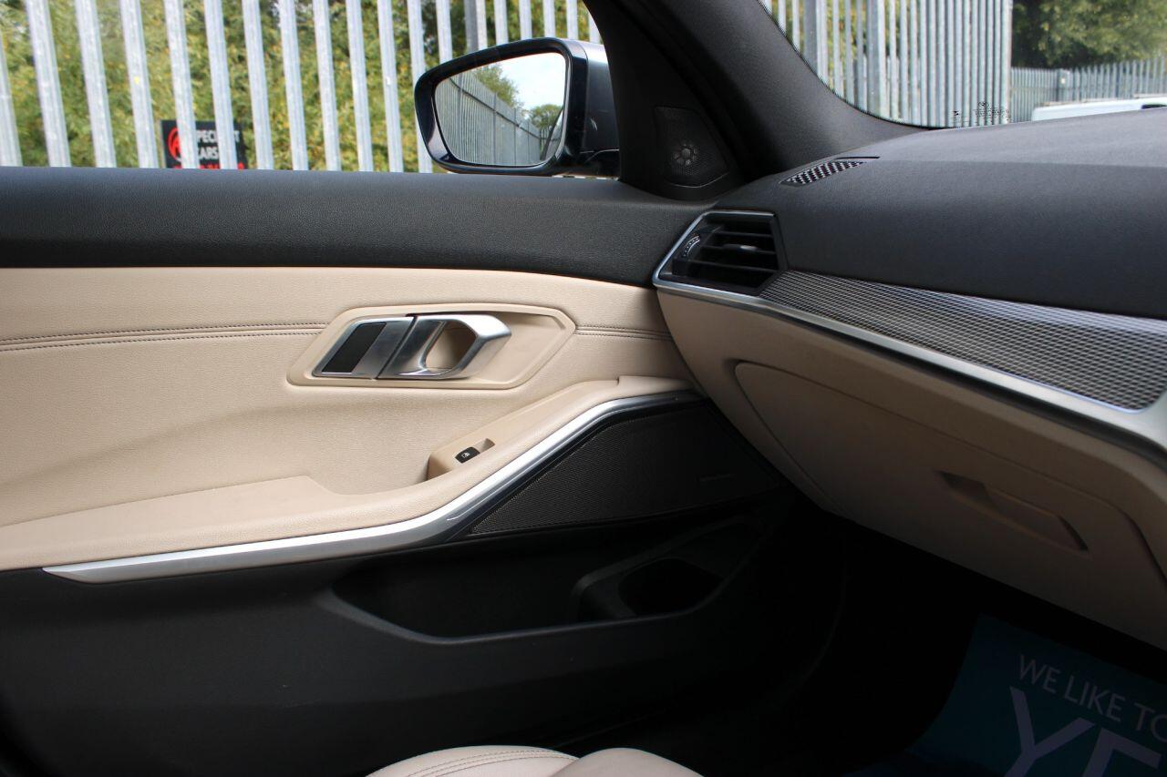 BMW 3 Series view 26