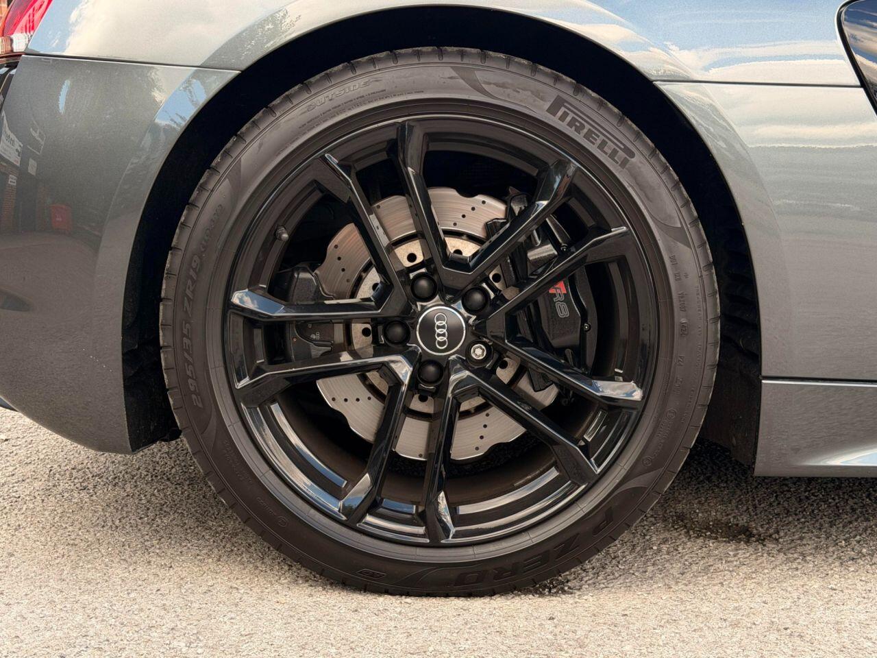 Audi R8 view 24