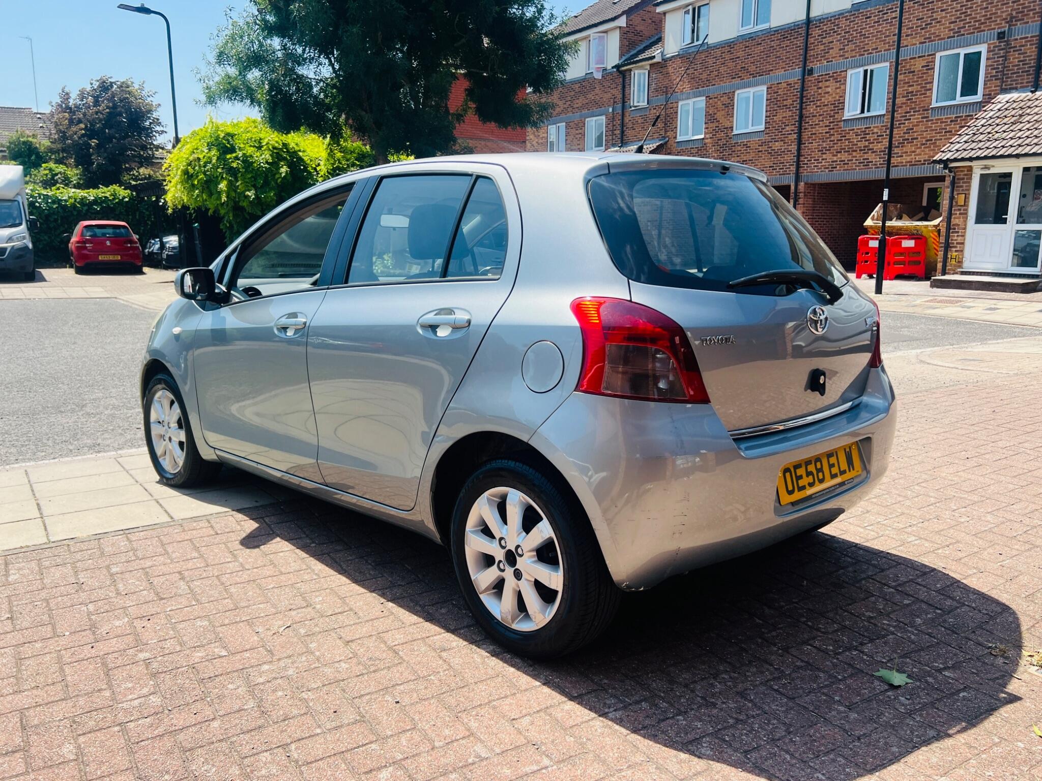 Toyota Yaris view 16