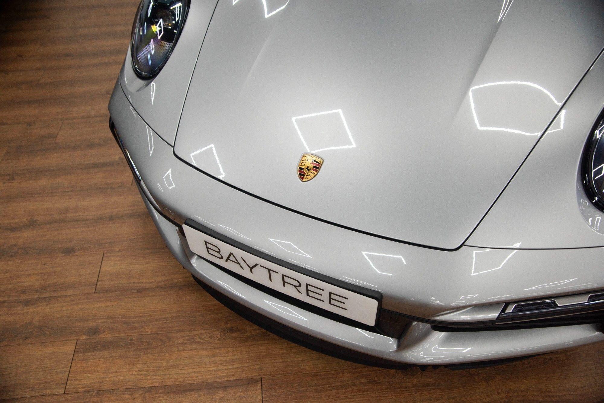 Porsche 911 view 11
