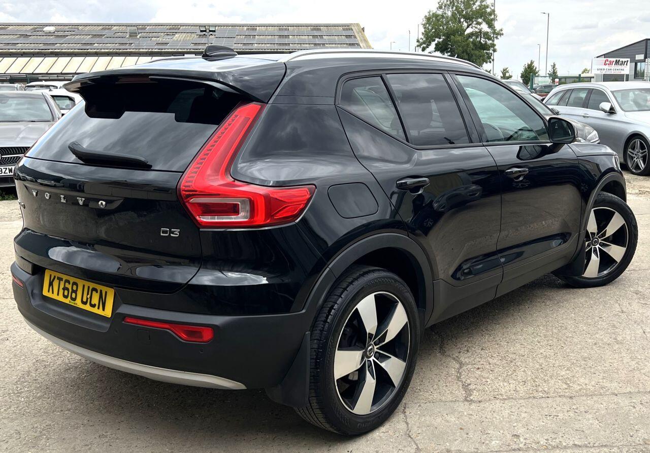 Volvo XC40 view 3