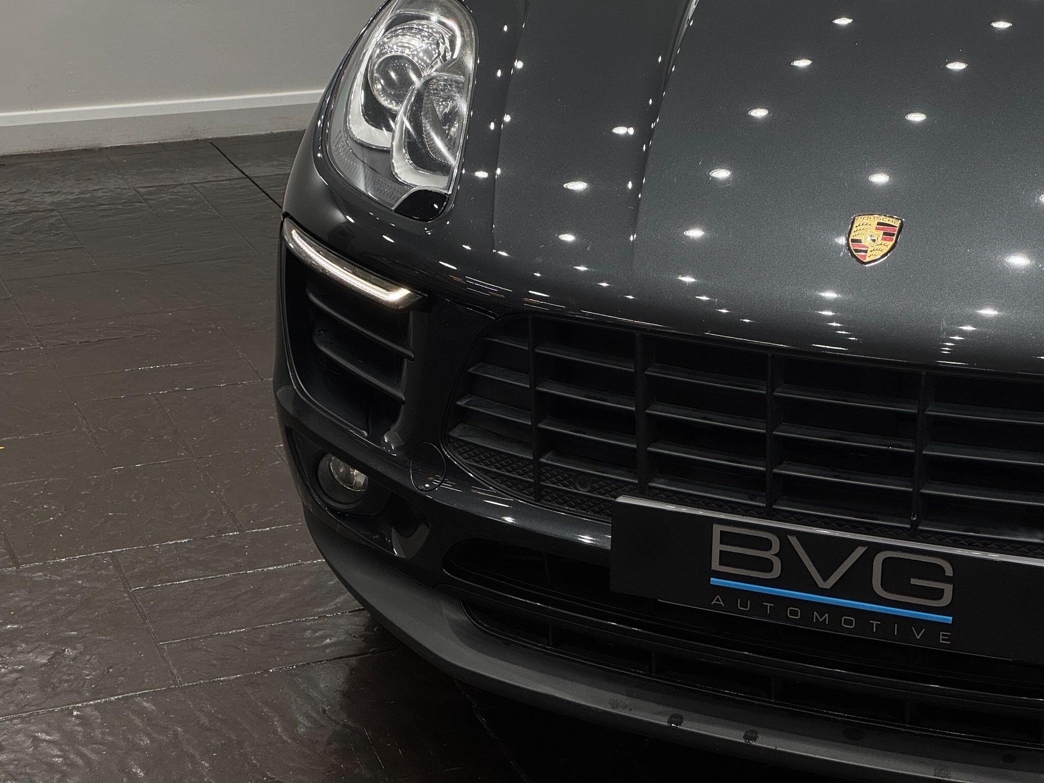Porsche Macan view 11