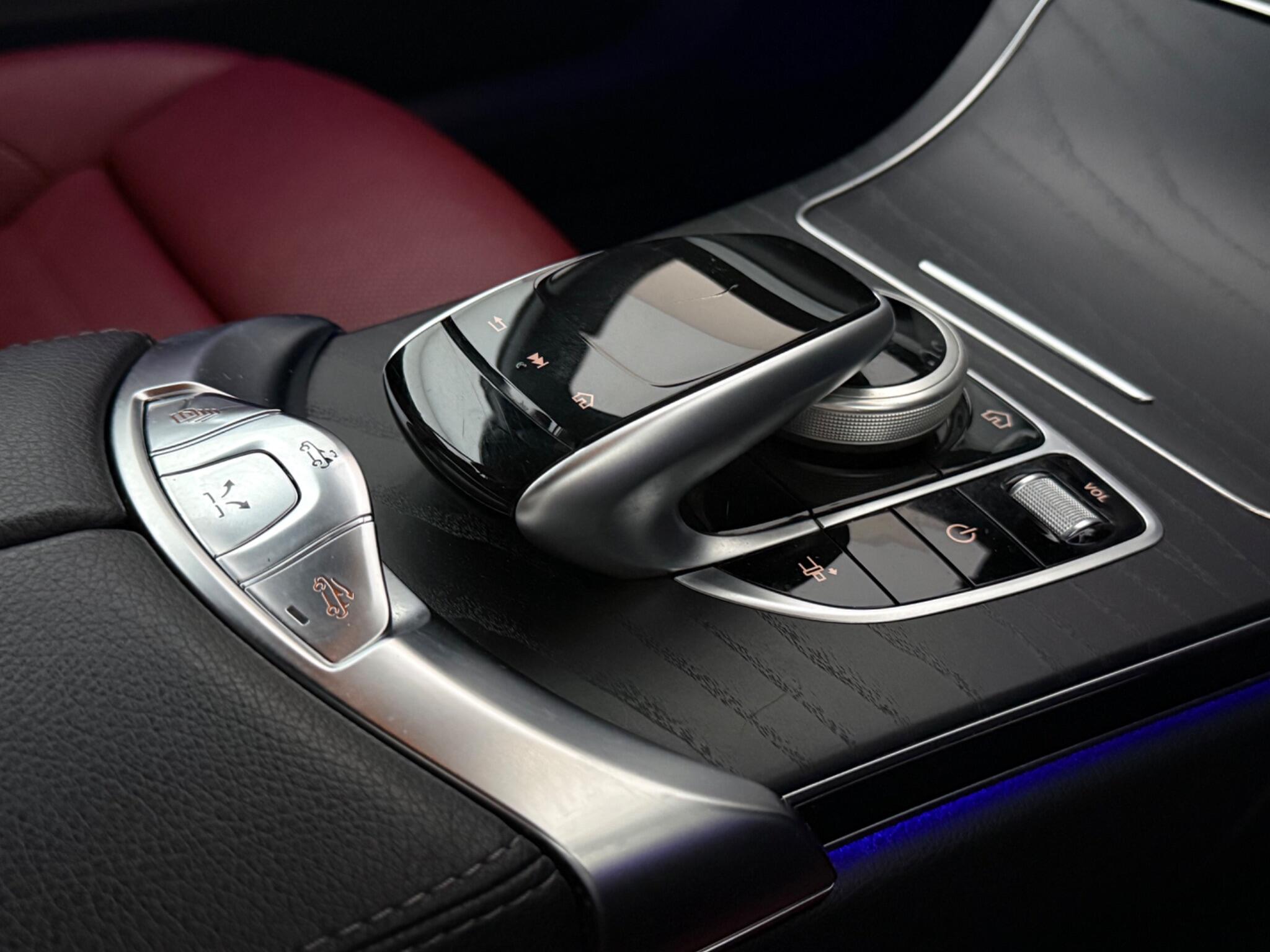 Mercedes-Benz C-Class view 25
