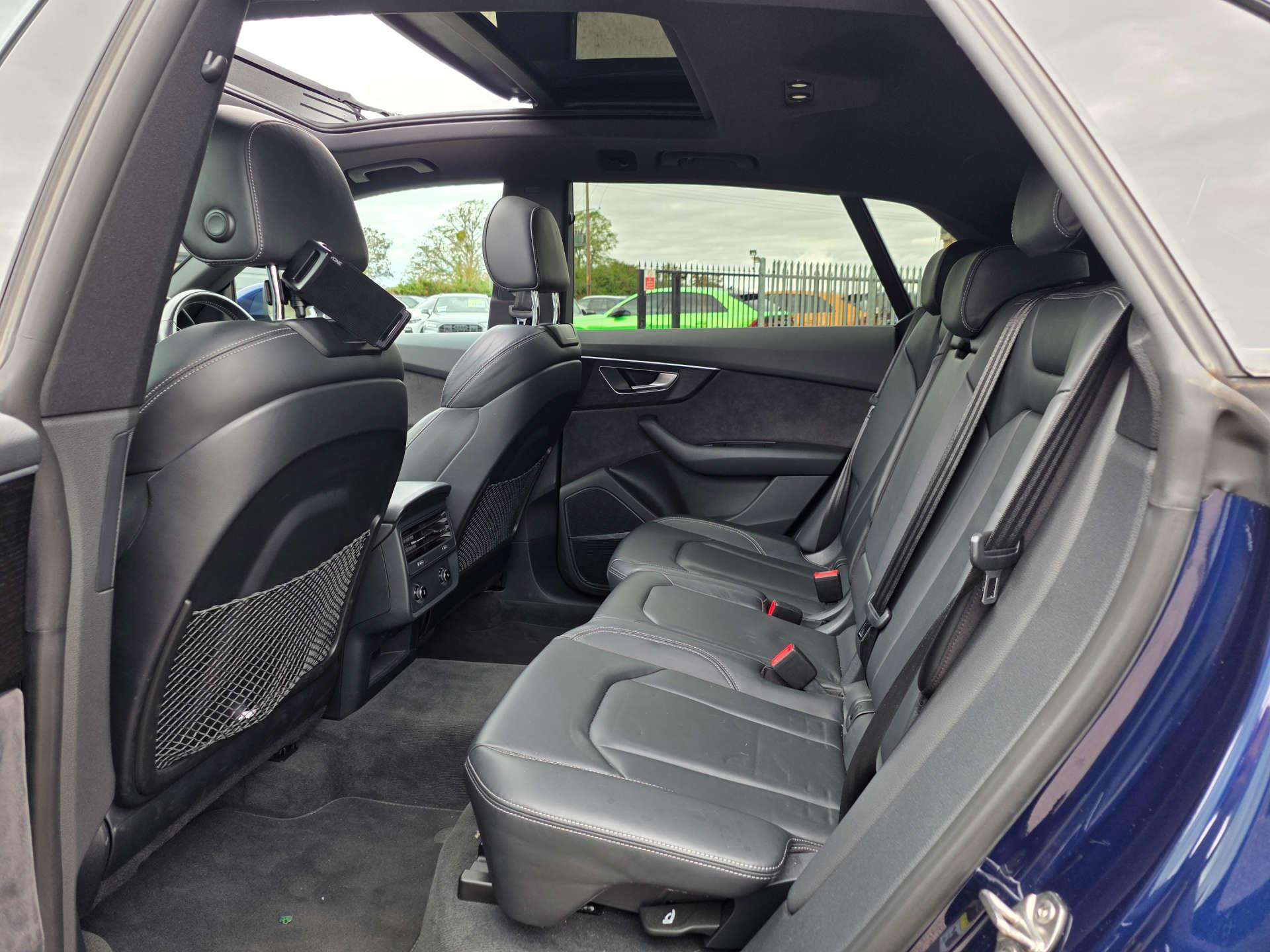 Audi Q8 view 24