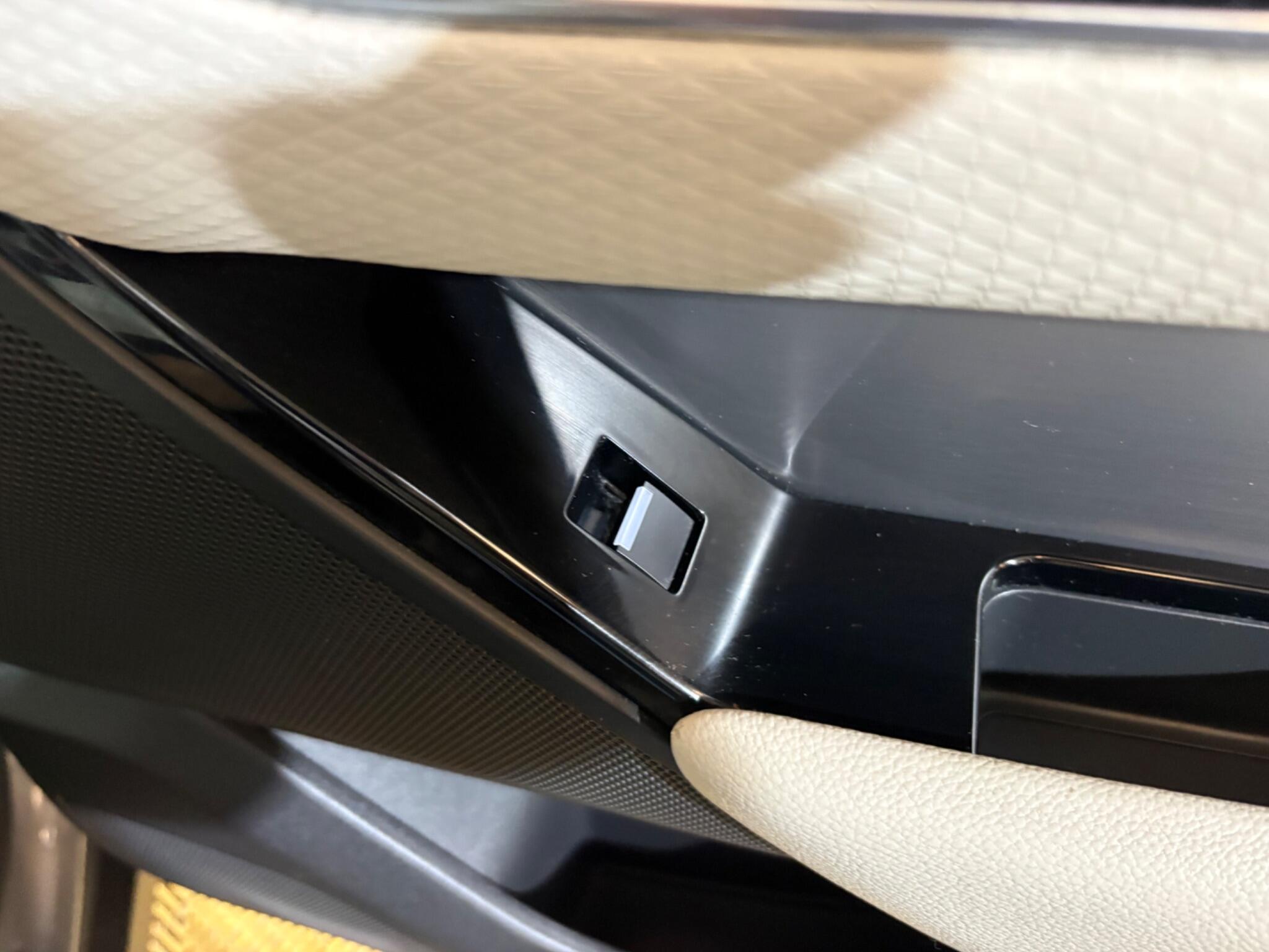Land Rover Range Rover Velar view 40