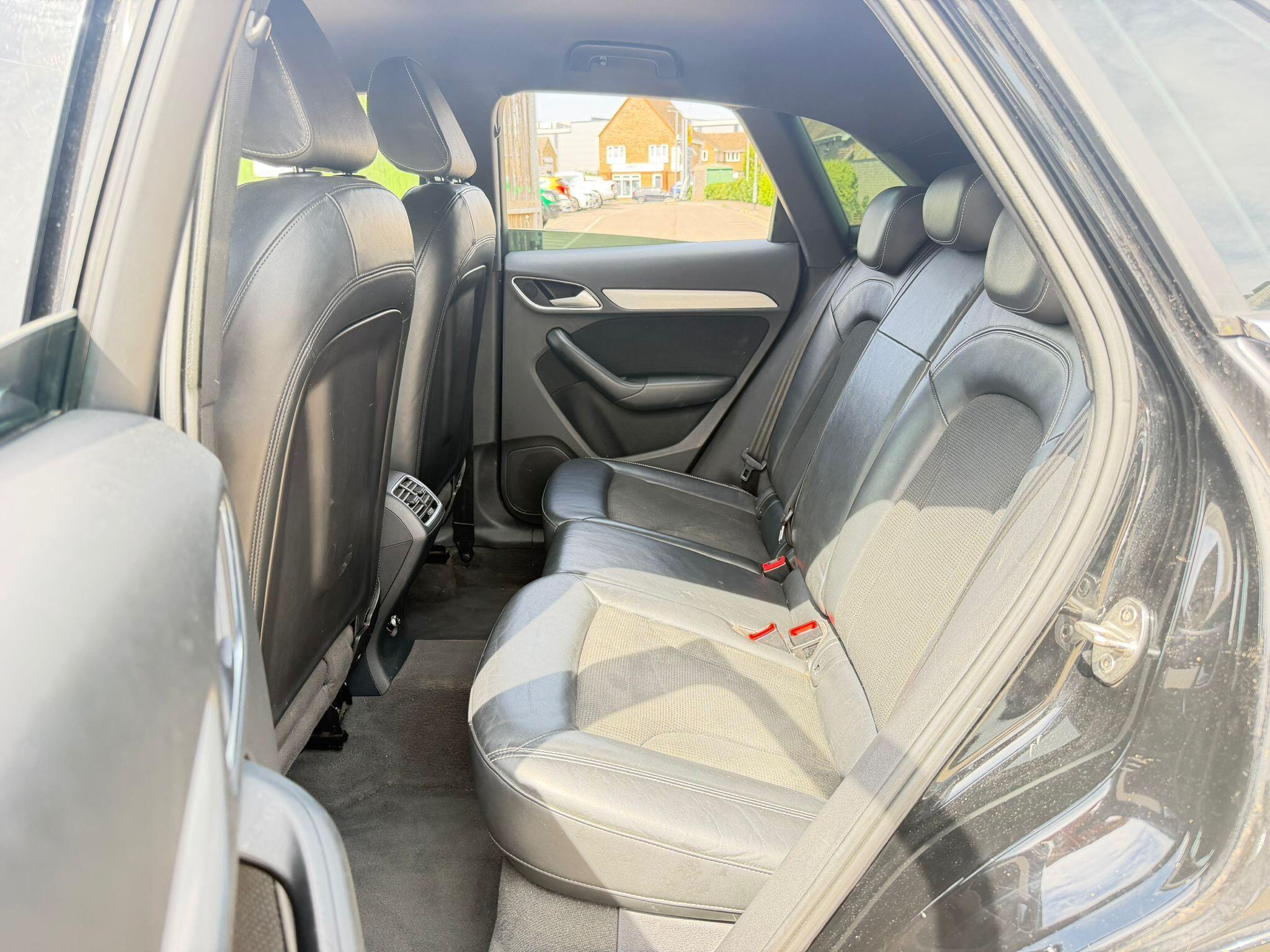 Audi Q3 view 15
