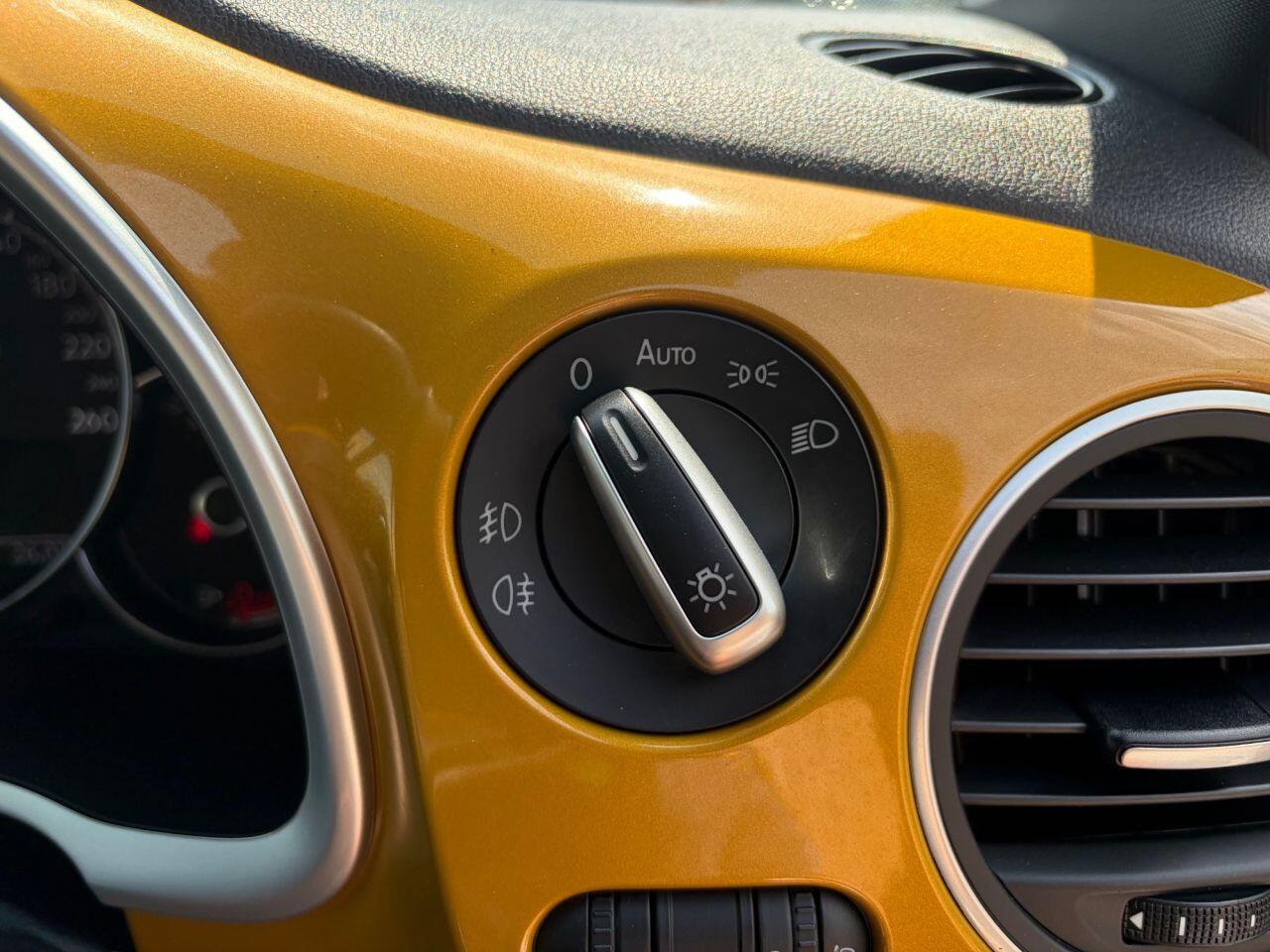 Volkswagen Beetle view 26