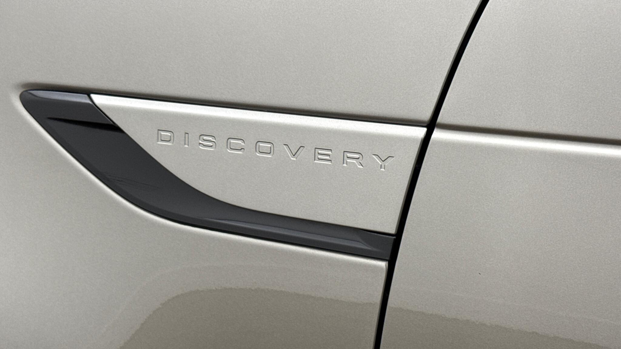 Land Rover Discovery view 20