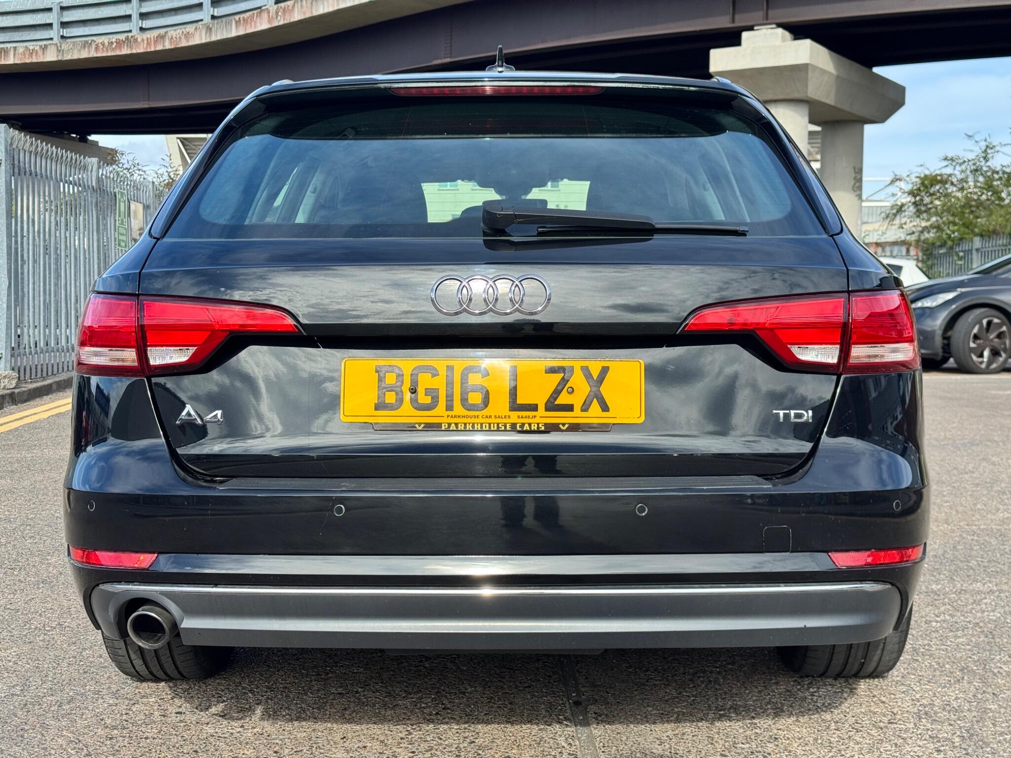 Audi A4 view 14