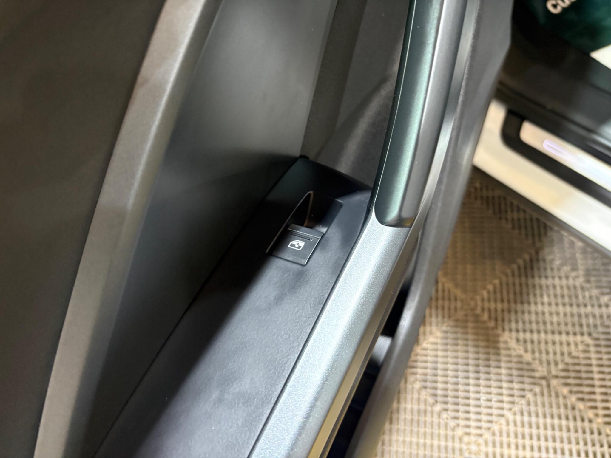 Audi Q3 view 75