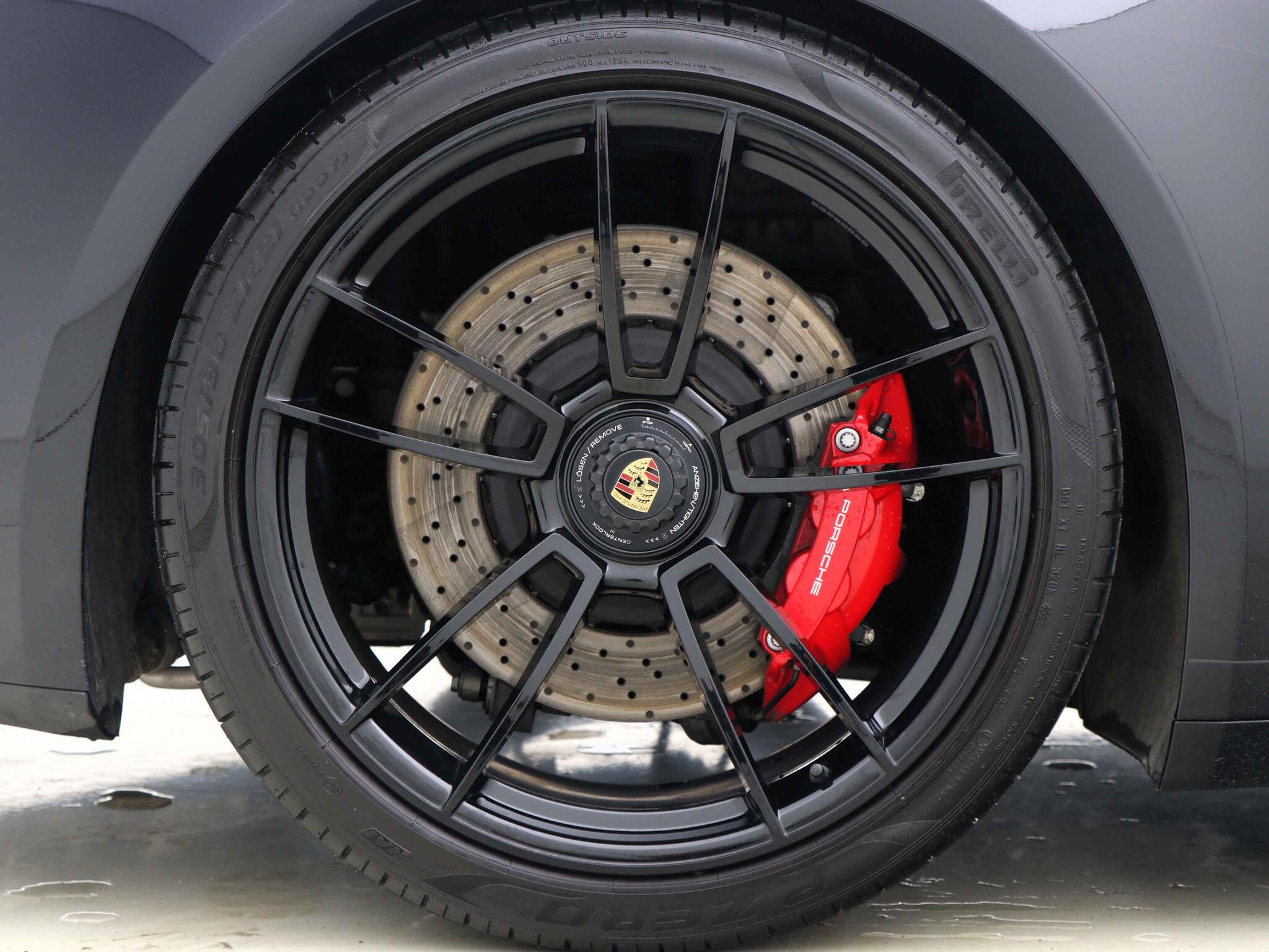Porsche 911 view 4