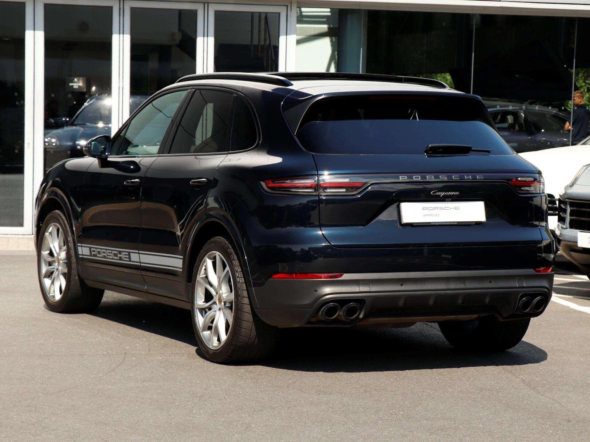 Porsche Cayenne view 37