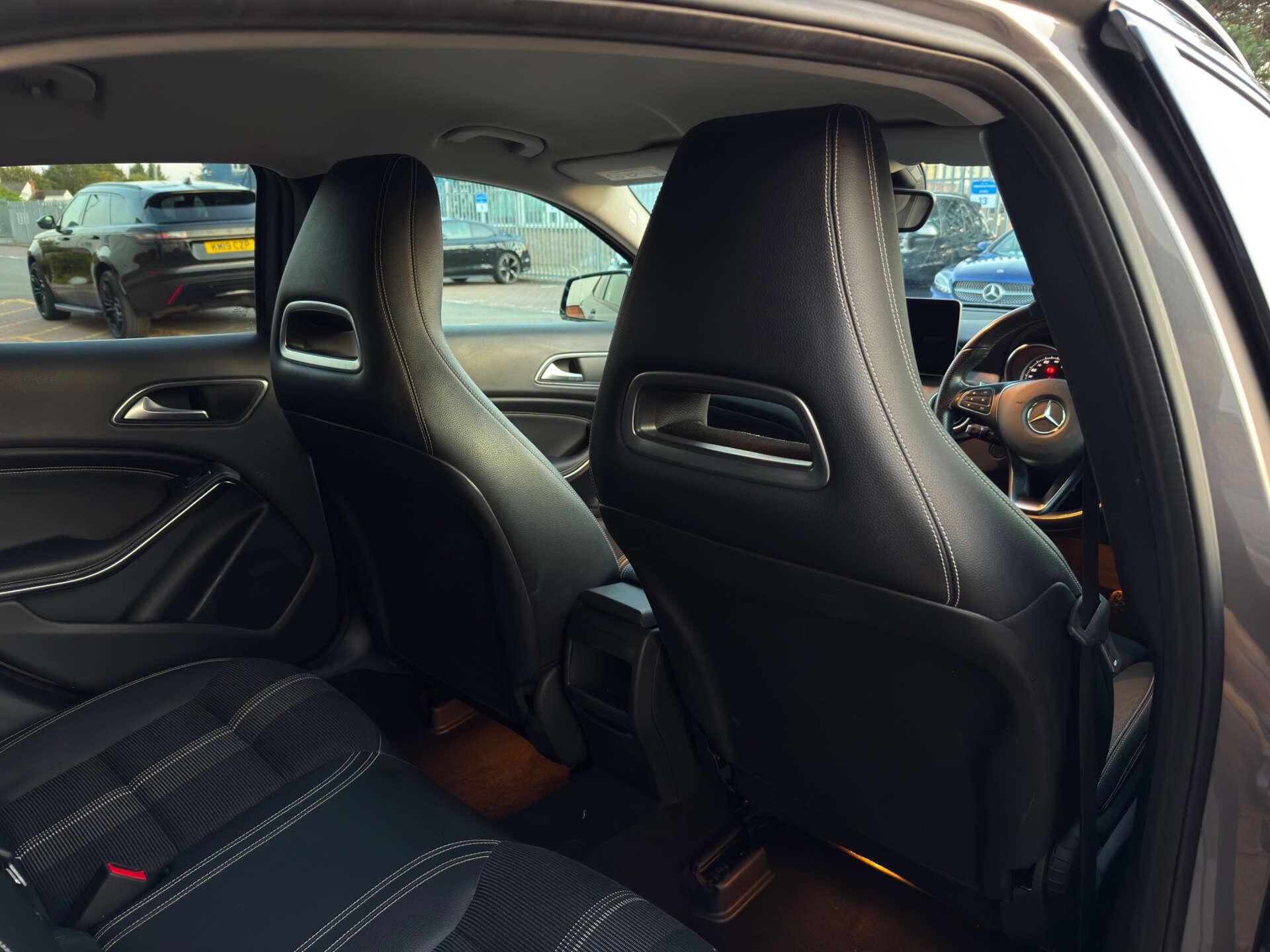 Mercedes-Benz Gla view 25