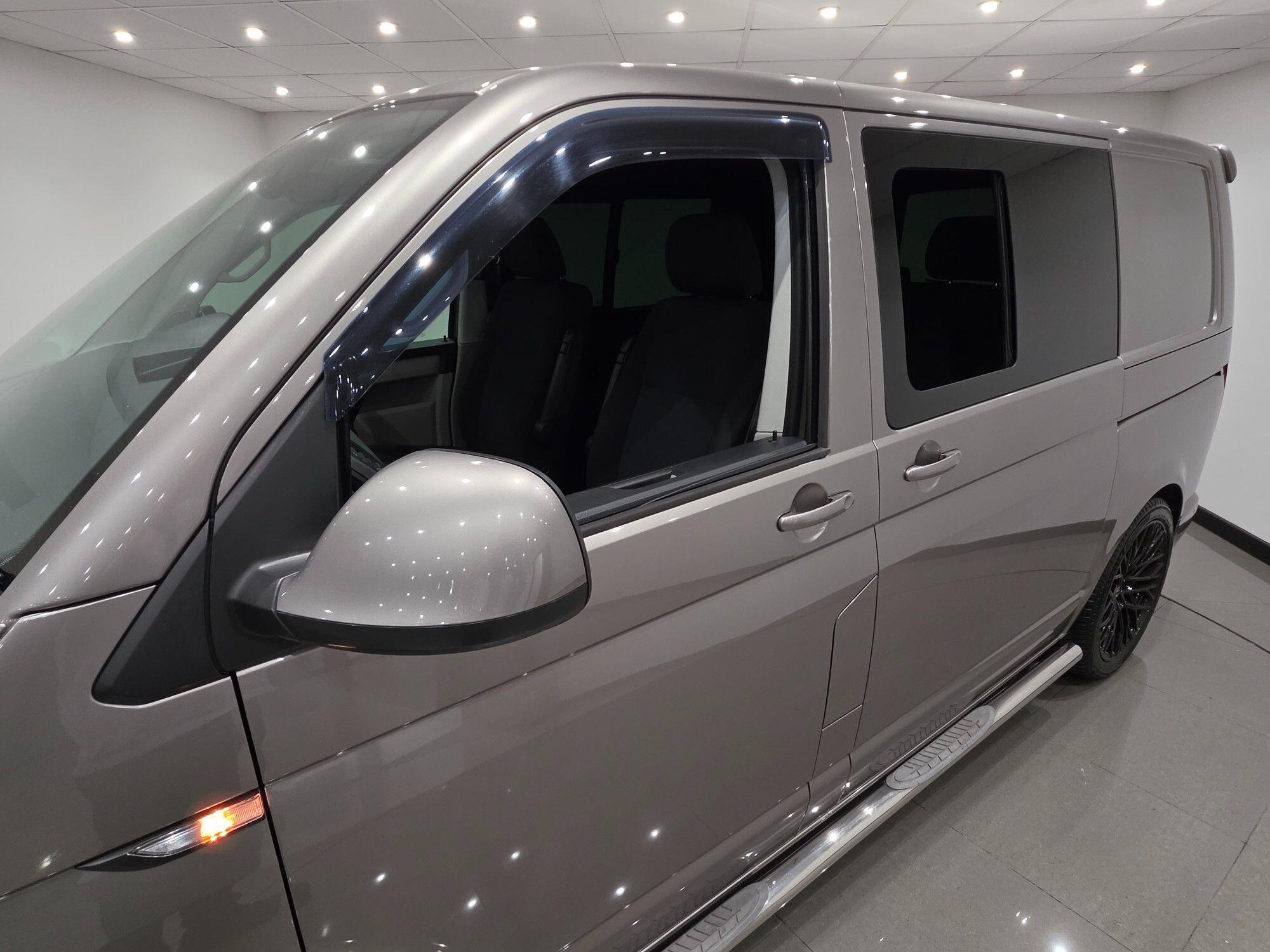 Volkswagen Transporter view 15