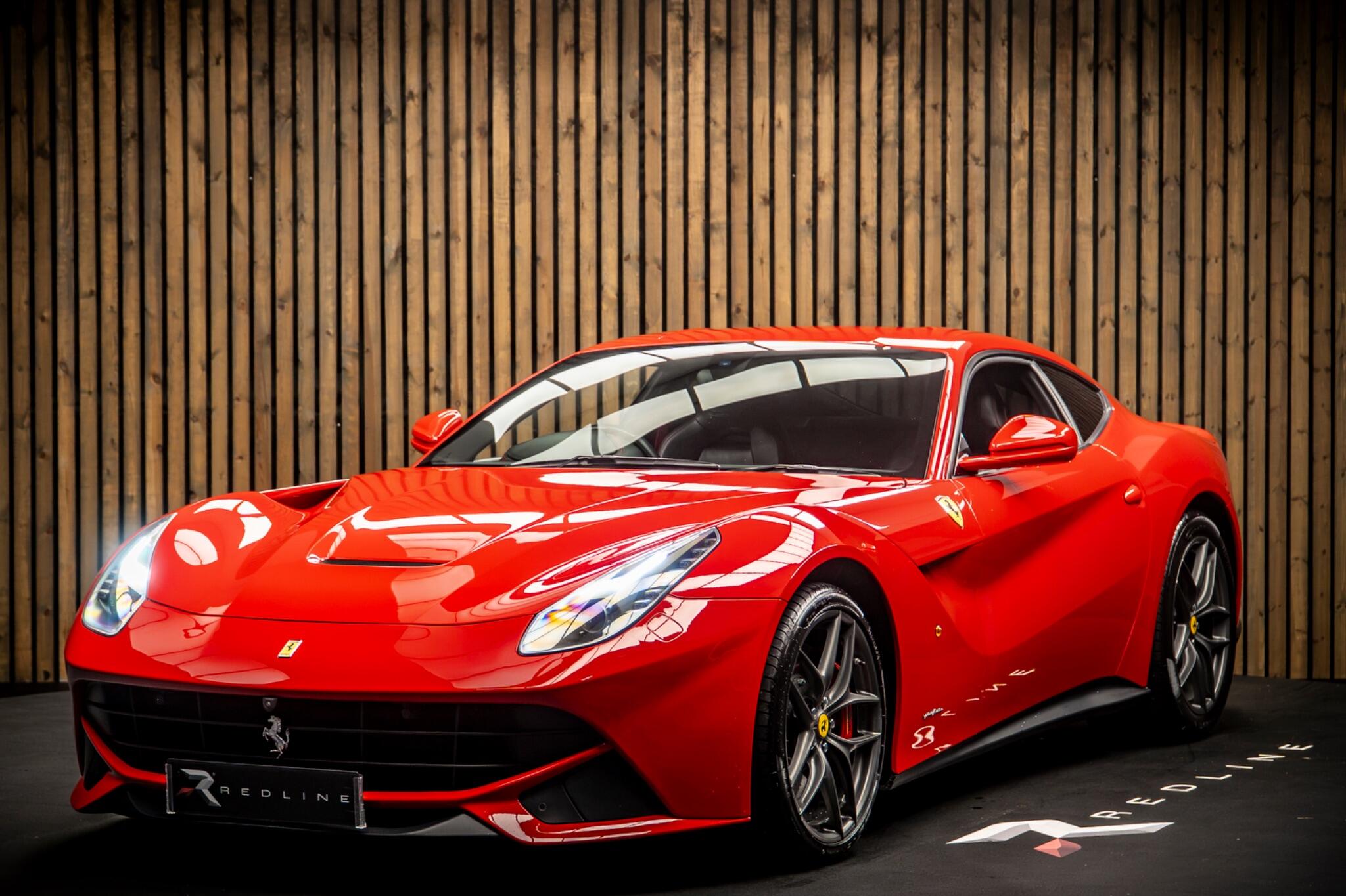 Ferrari F12 view 8