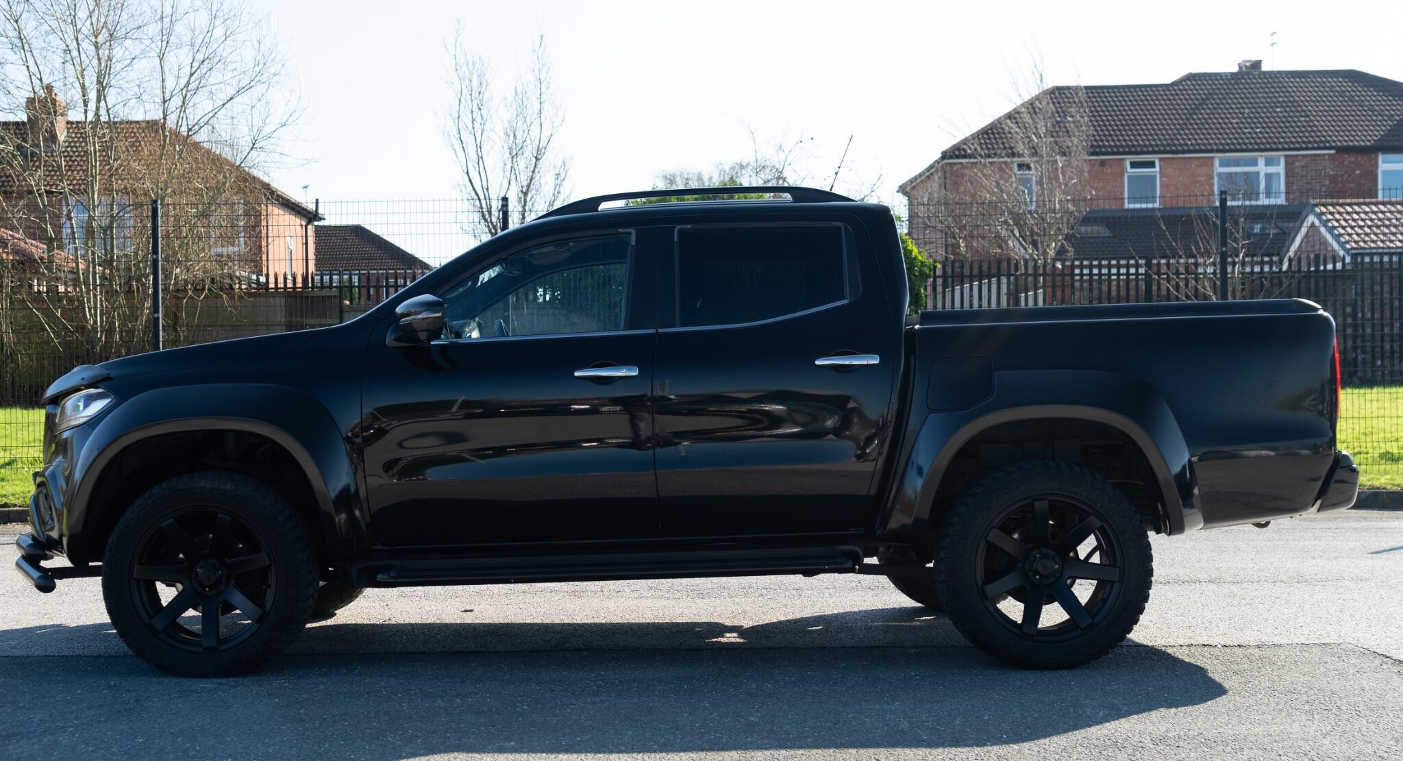 Mercedes-Benz X-Class view 3