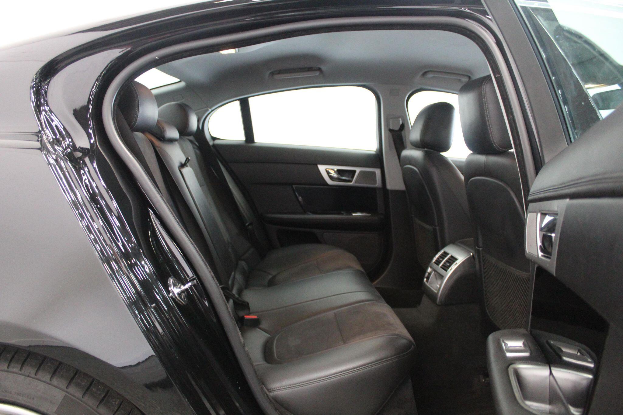 Jaguar XF view 52