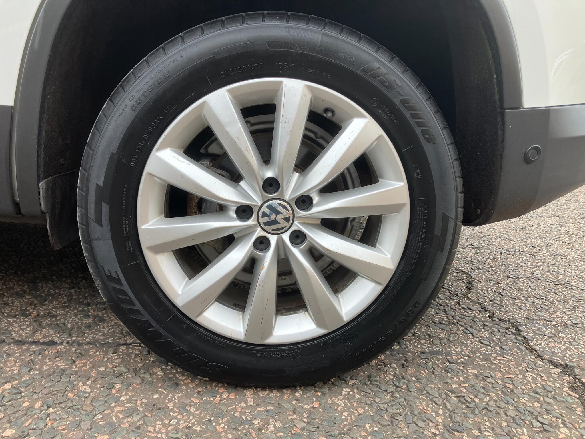 Volkswagen Tiguan view 16