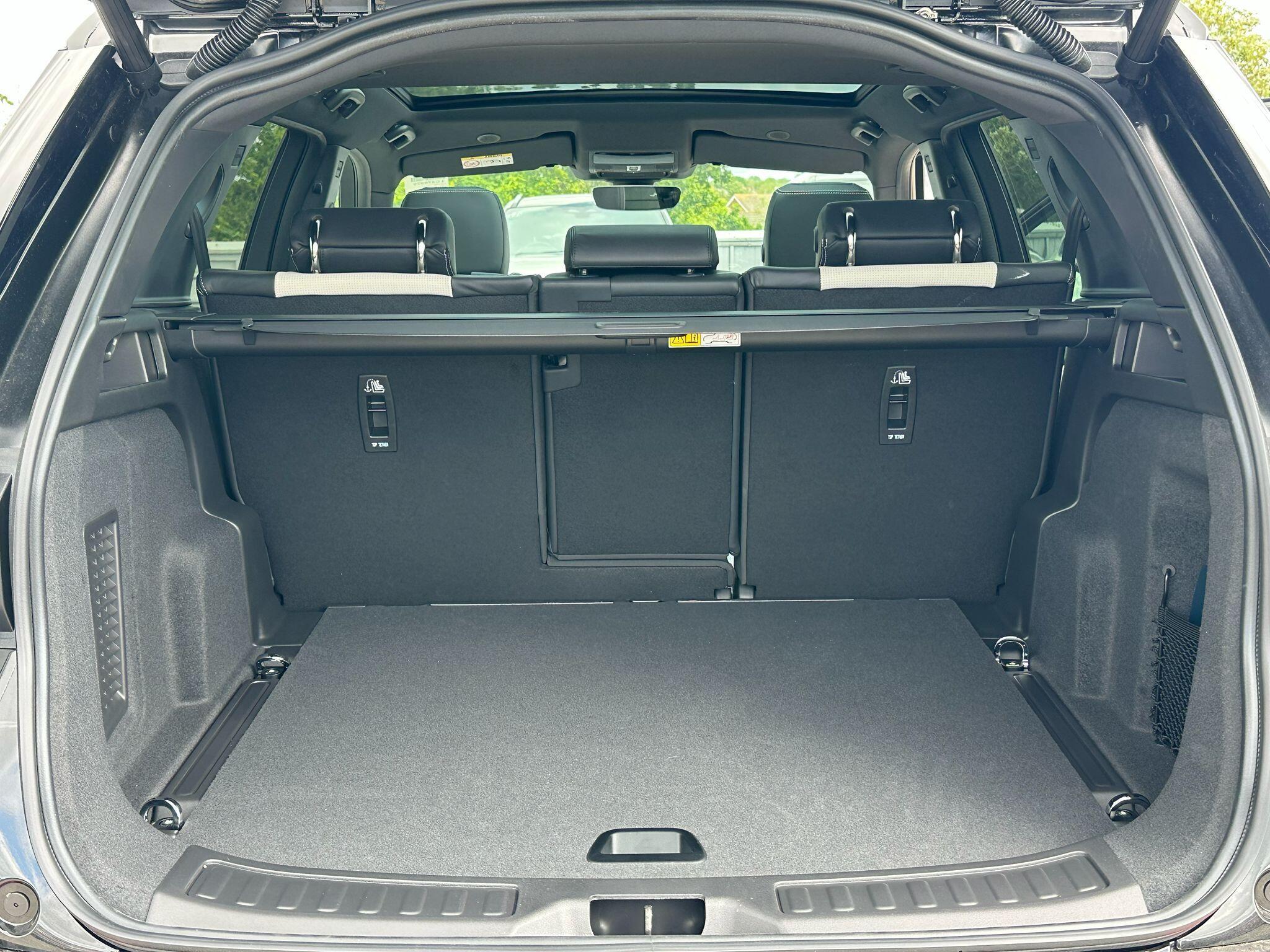 Land Rover Discovery Sport view 21