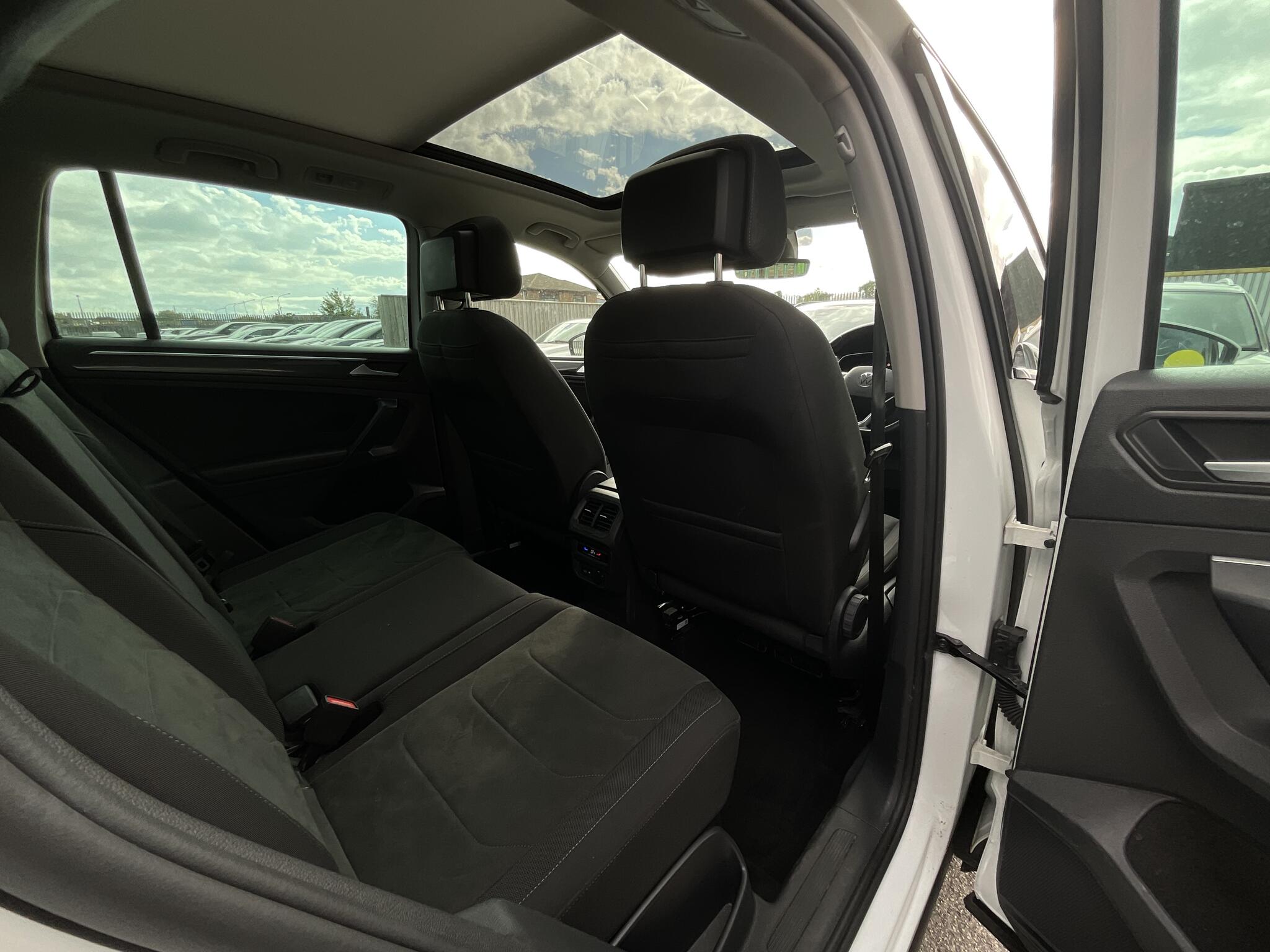 Volkswagen Tiguan view 10