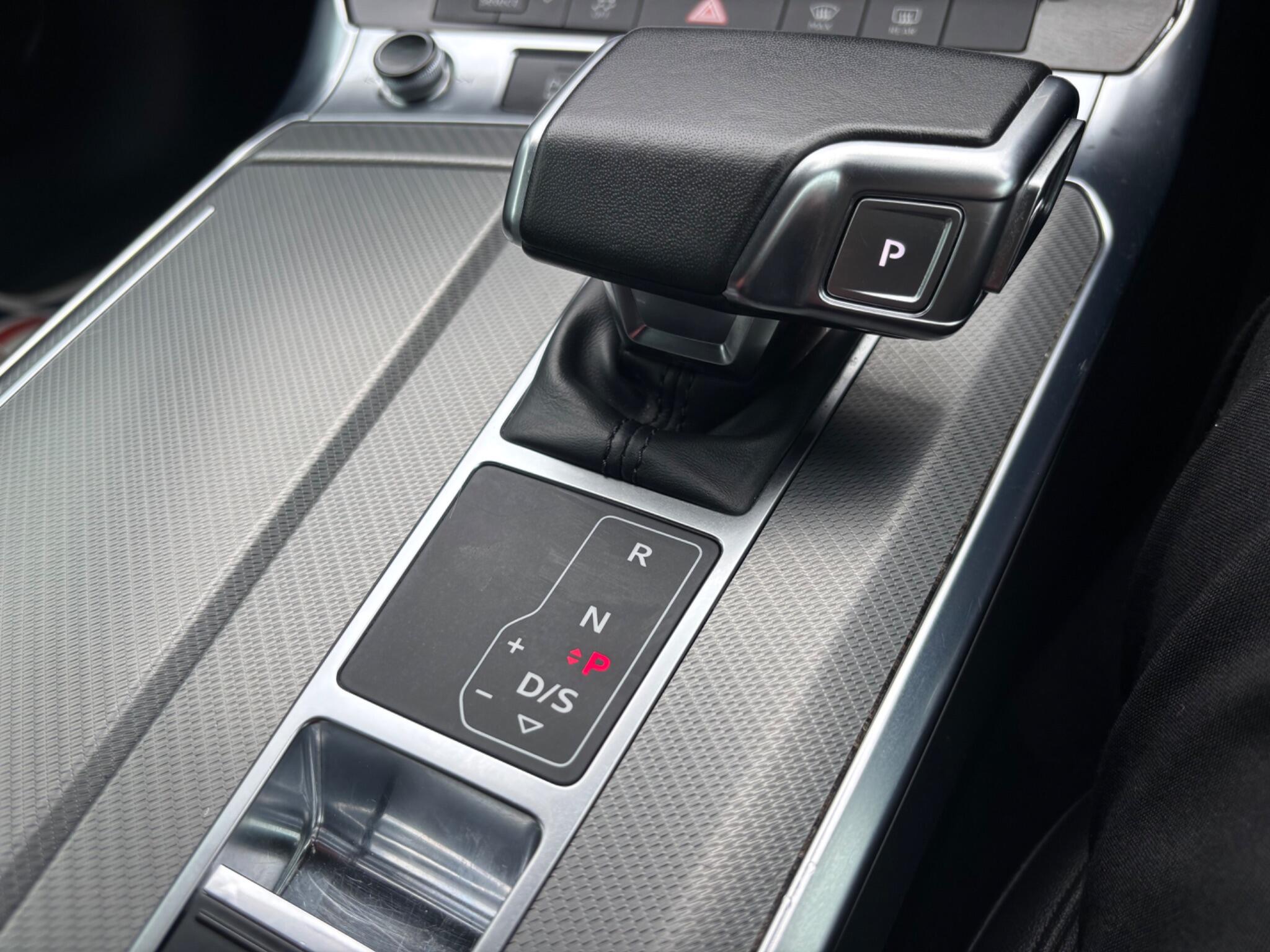 Audi A6 Avant view 22