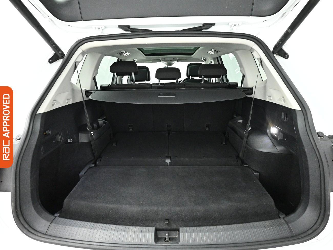 Volkswagen Tiguan Allspace view 14