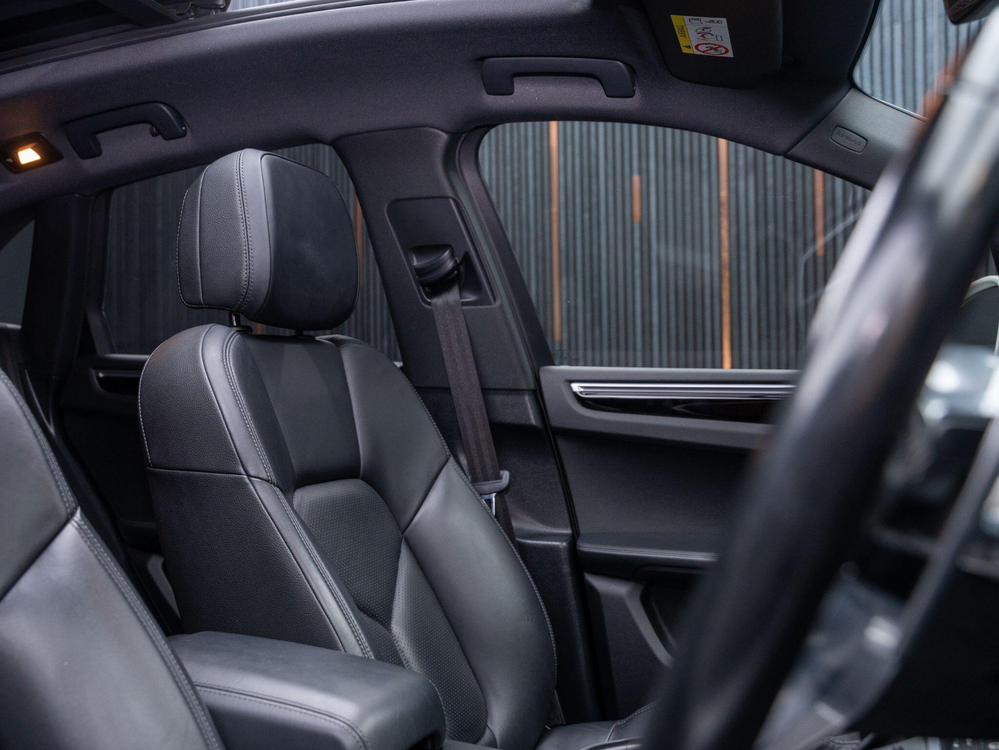 Porsche Macan view 29