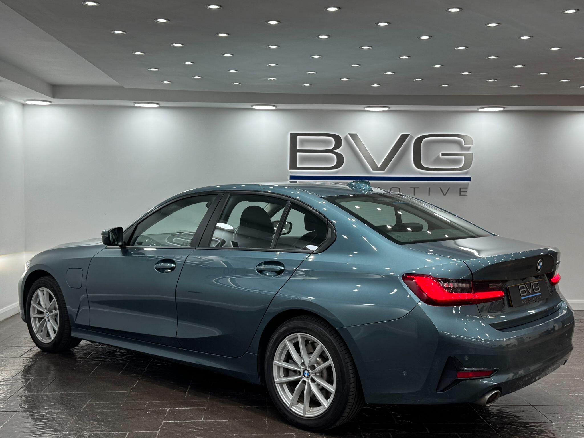 BMW 3 Series view 16