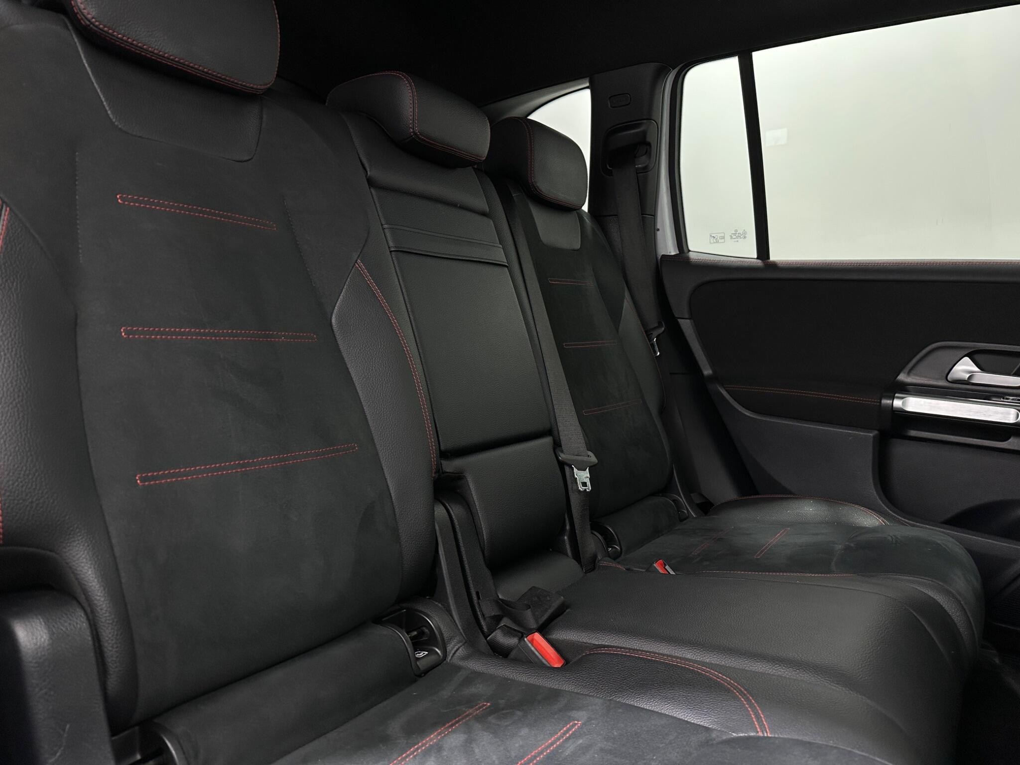 Mercedes-Benz GLB view 43