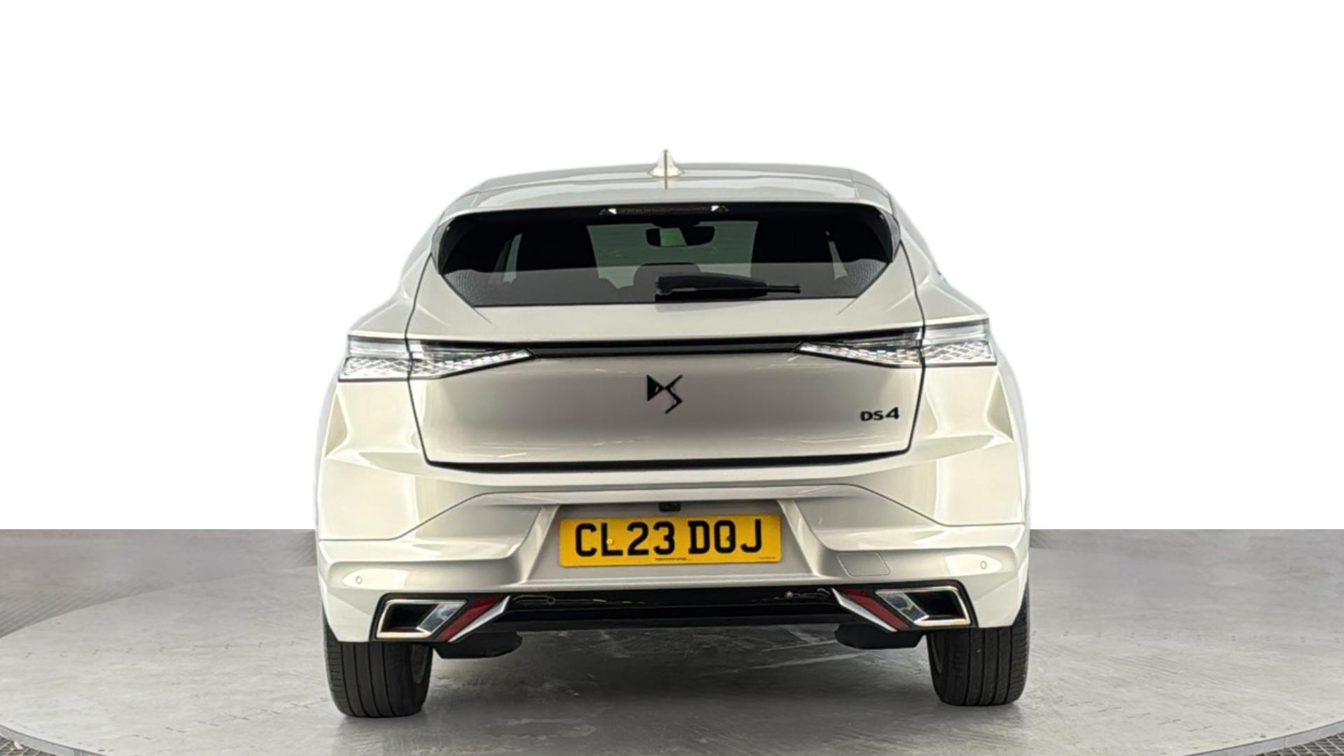 DS Automobiles DS 4 view 5
