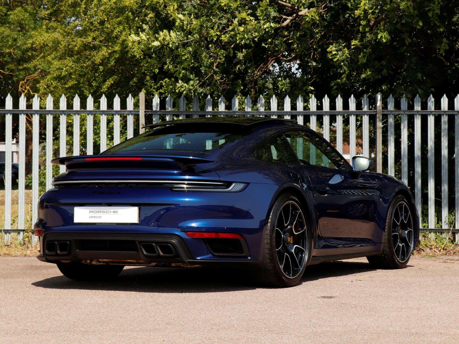 Porsche 911 view 39
