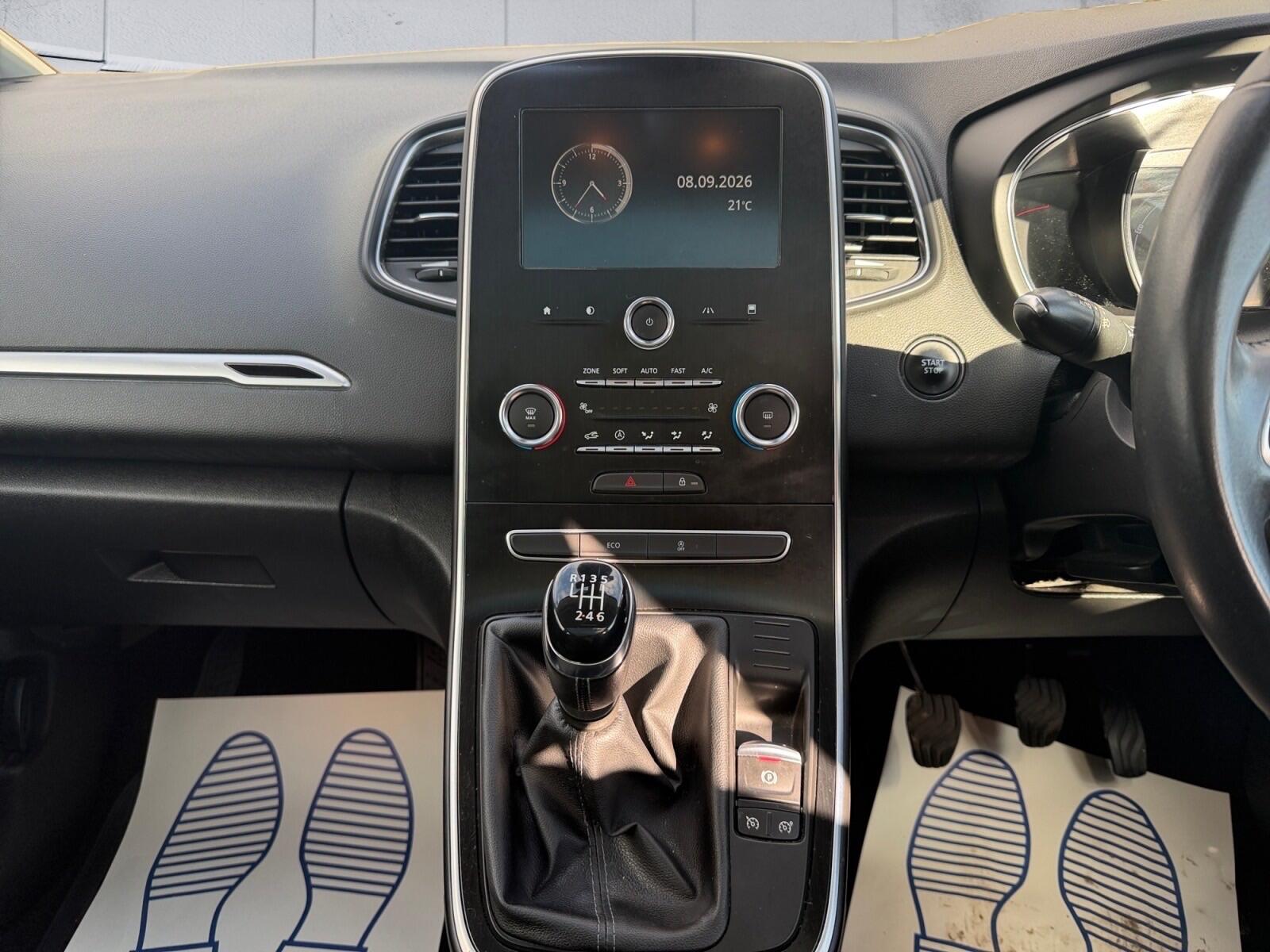 Renault Grand Scenic view 8