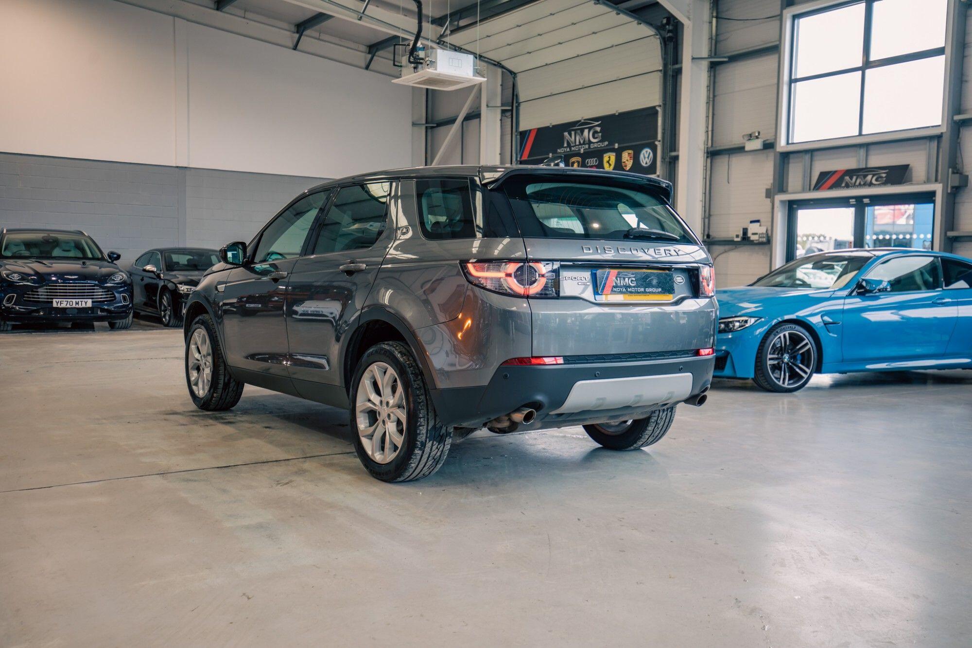 Land Rover Discovery Sport view 27