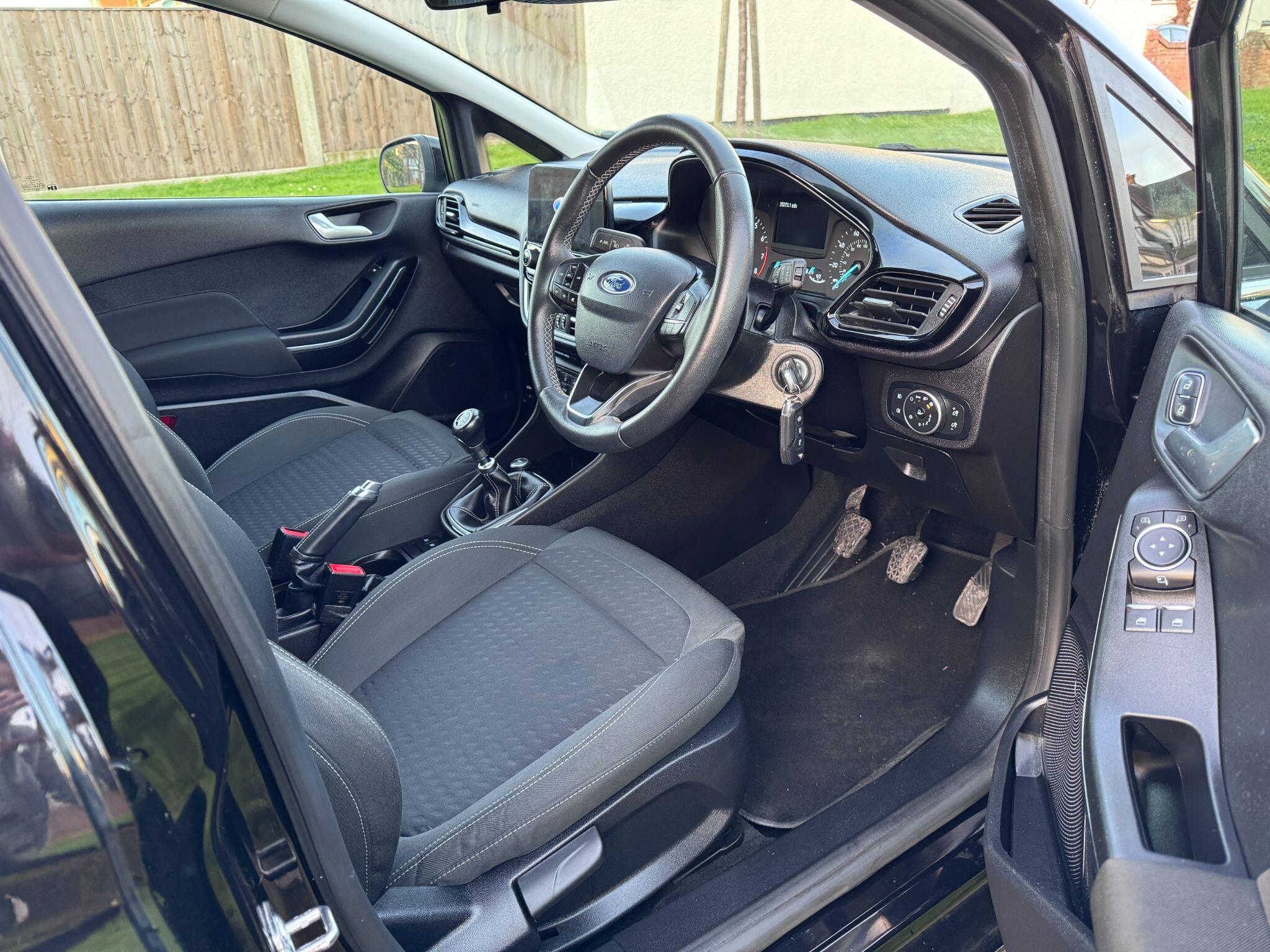 2017 Ford Fiesta image 17
