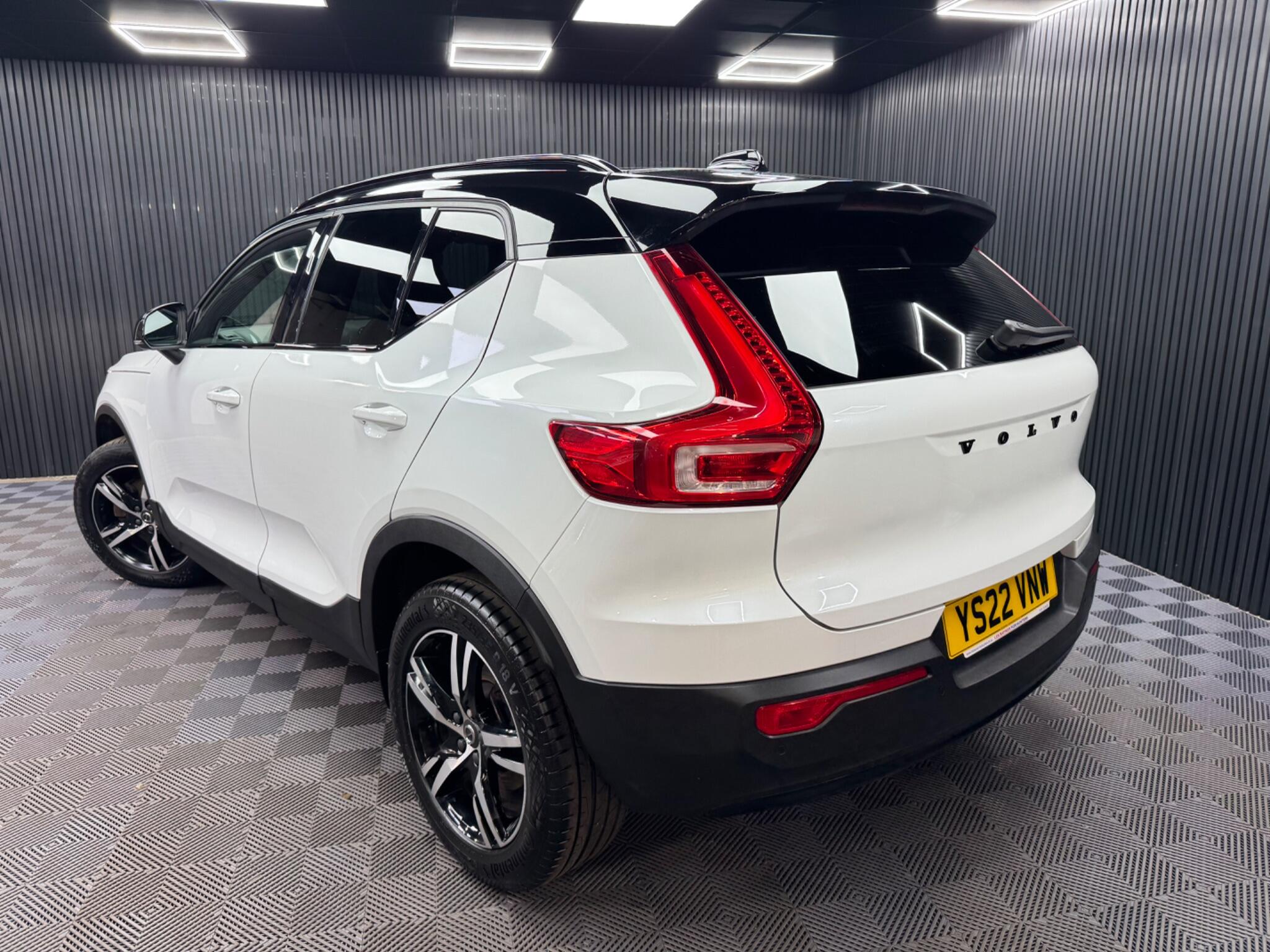 Volvo XC40 view 3