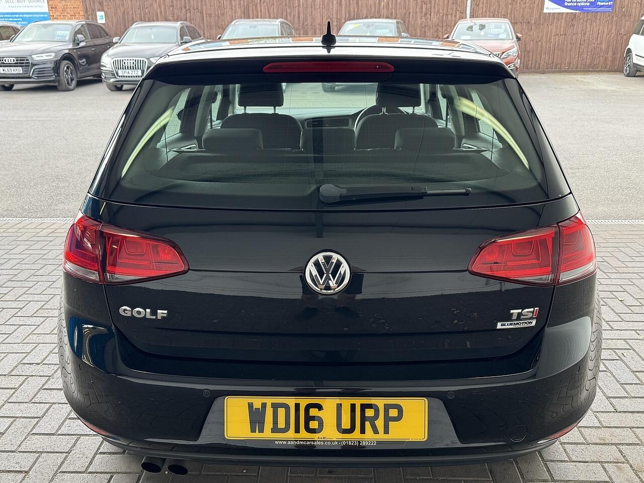 Volkswagen Golf view 4