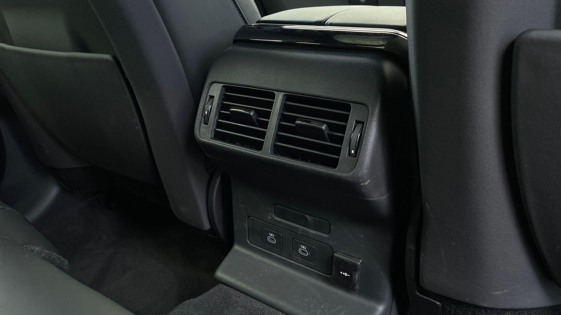 Land Rover Range Rover Velar view 18