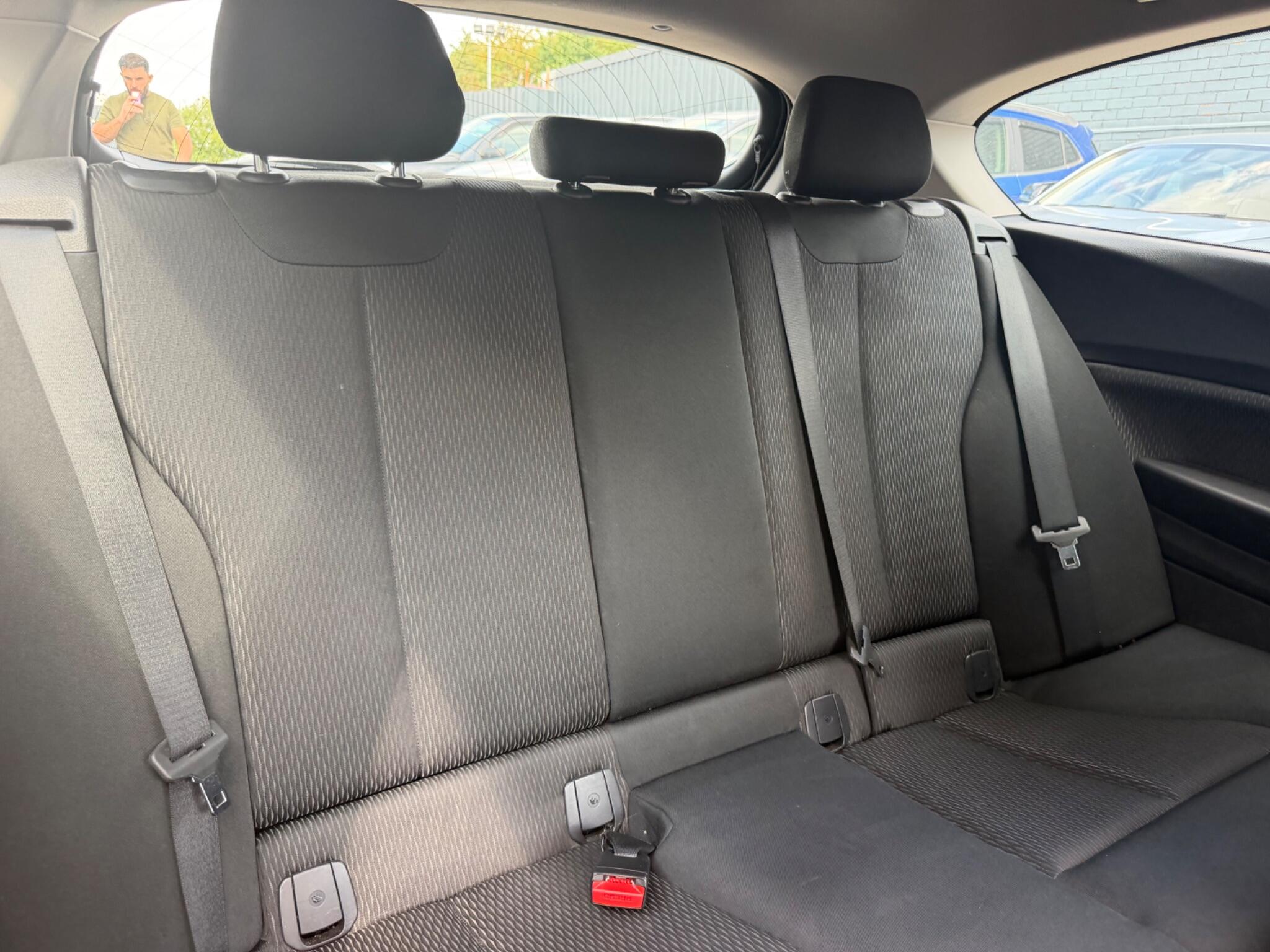 BMW 1 Series view 19