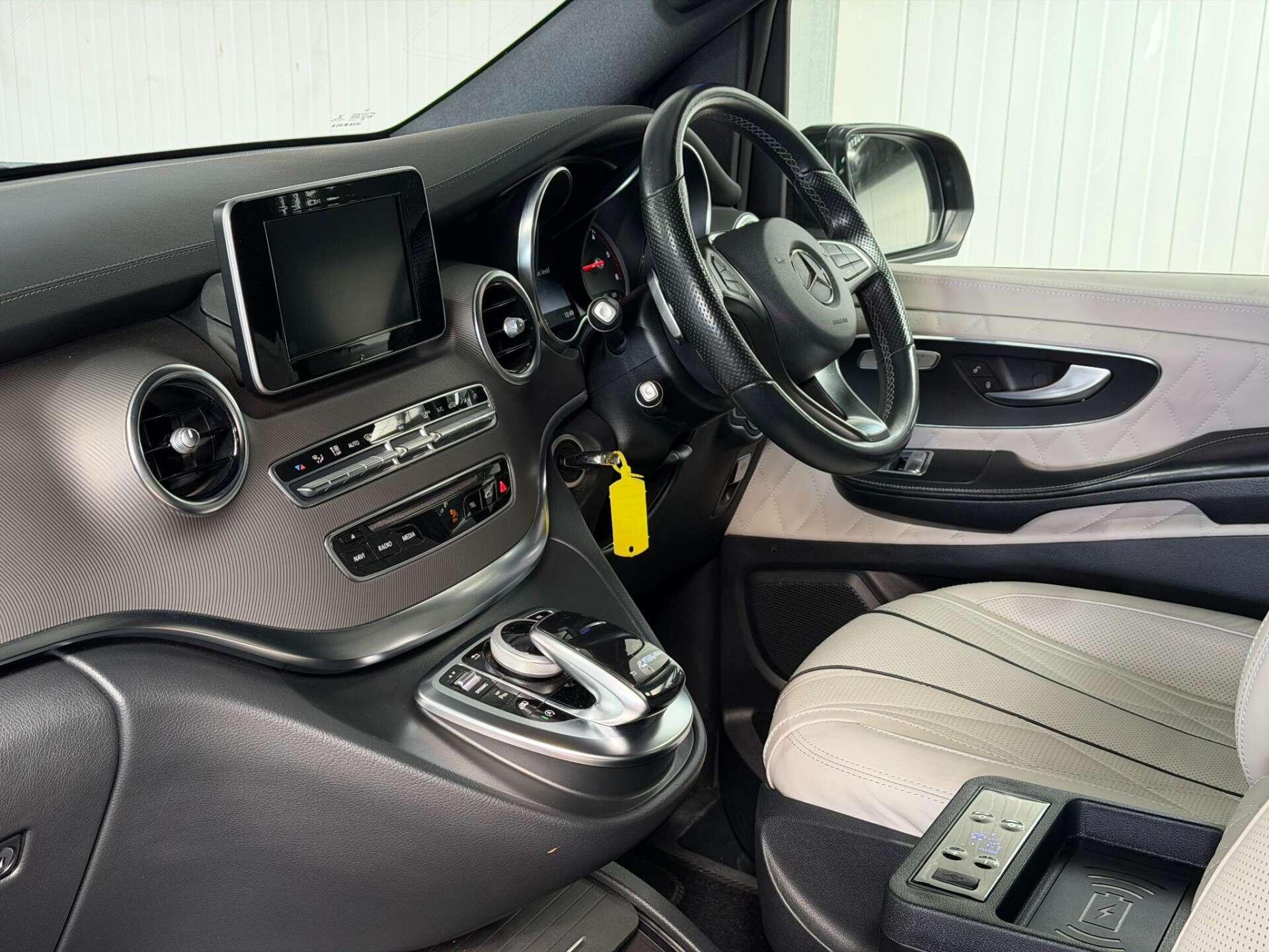 Mercedes-Benz V Class view 10