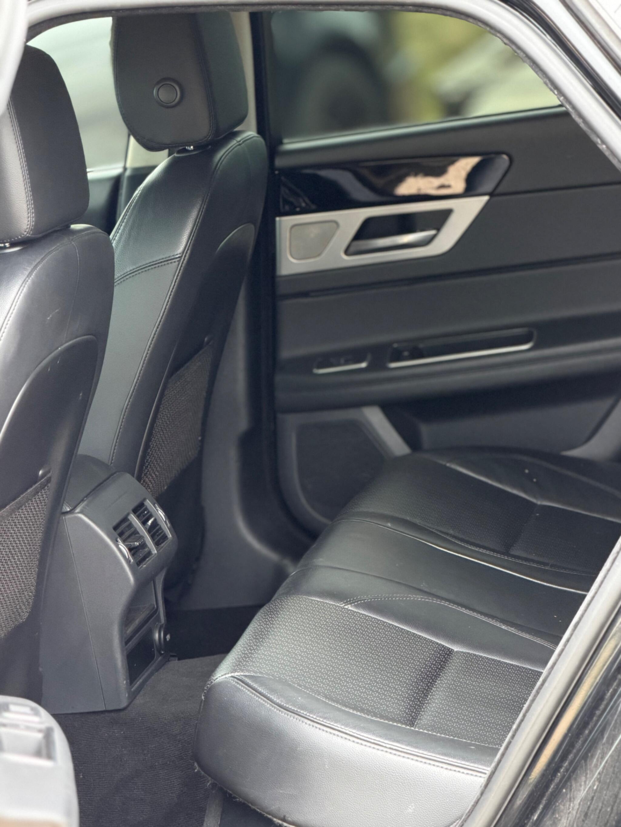 2016 Jaguar XF 2.0d Prestige Auto Euro 6 (s/s) 4dr image 25