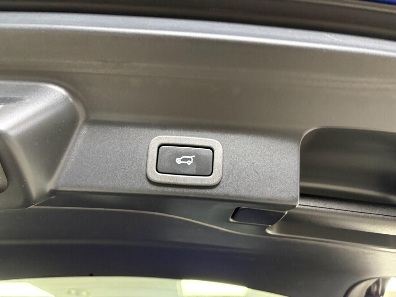 Jaguar F-Pace view 25